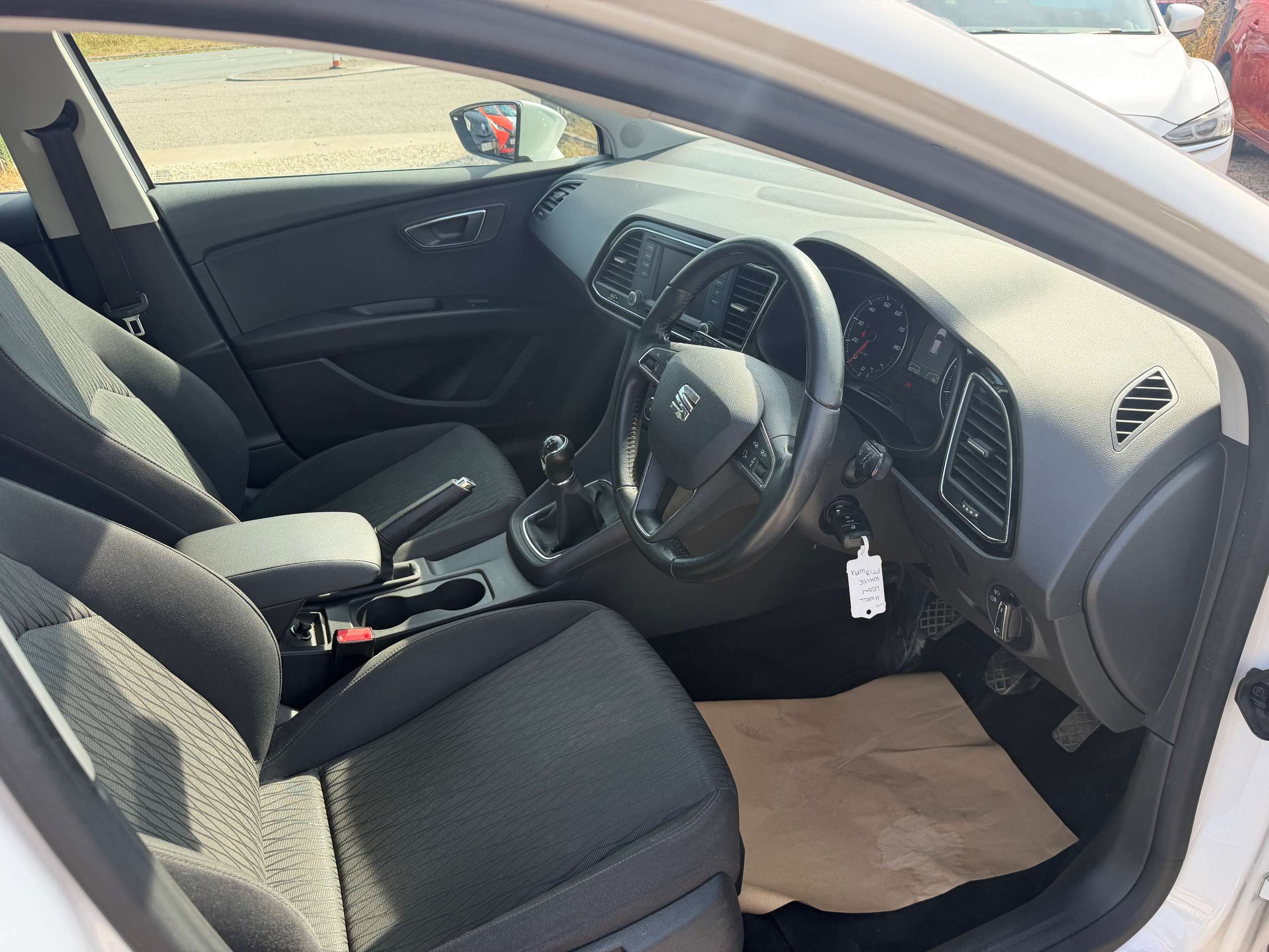 A 2013 SEAT LEON 1.4 TSI SE Hatchback 5dr Petrol Manual Euro 5 (s/s) (140 ps) A 2013 SEAT LEON 1.4 TSI SE Hatchback 5dr Petrol Manual Euro 5 (s/s) (140 ps)