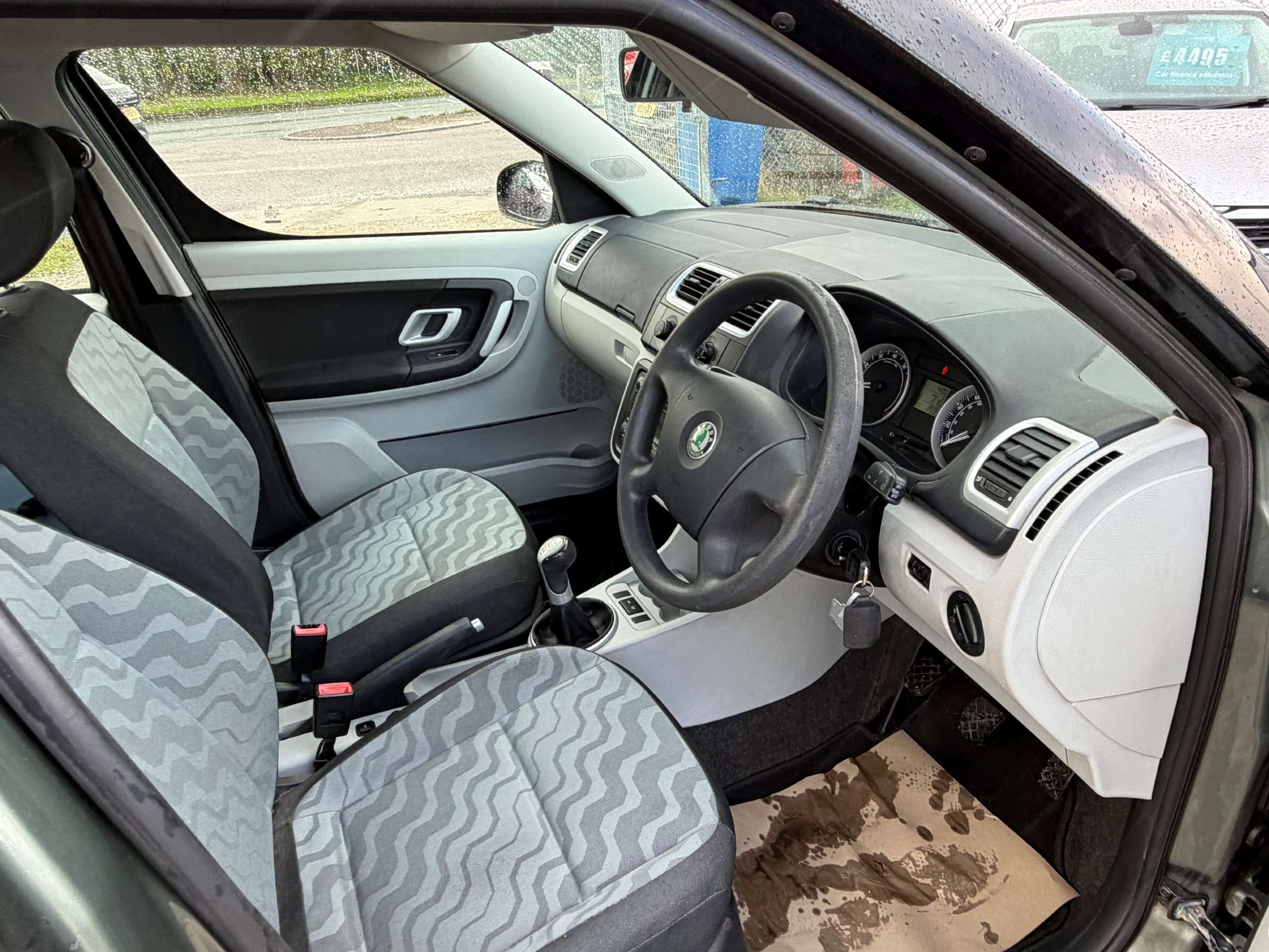 A 2007 SKODA ROOMSTER 1.4 16V 2 MPV 5dr Petrol Manual (162 g/km, 85 bhp) A 2007 SKODA ROOMSTER 1.4 16V 2 MPV 5dr Petrol Manual (162 g/km, 85 bhp)