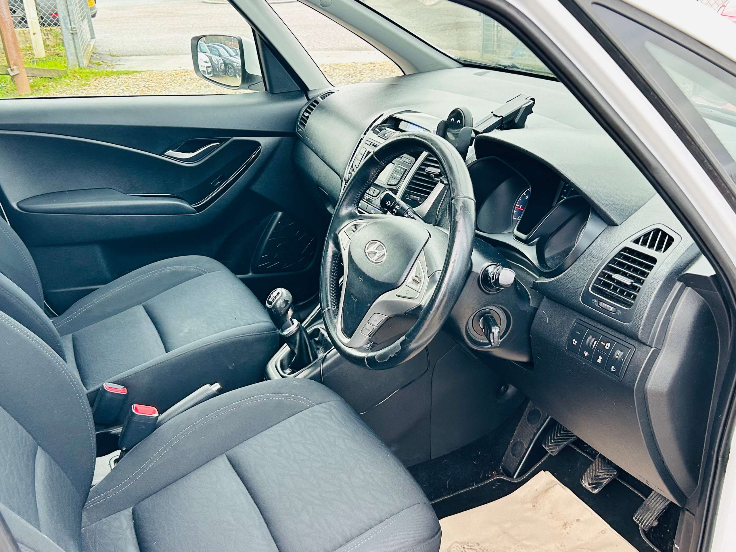 A 2011 HYUNDAI IX20 1.4 CRDi Style Hatchback 5dr Diesel Manual Euro 5 (s/s) (89 bhp) A 2011 HYUNDAI IX20 1.4 CRDi Style Hatchback 5dr Diesel Manual Euro 5 (s/s) (89 bhp)