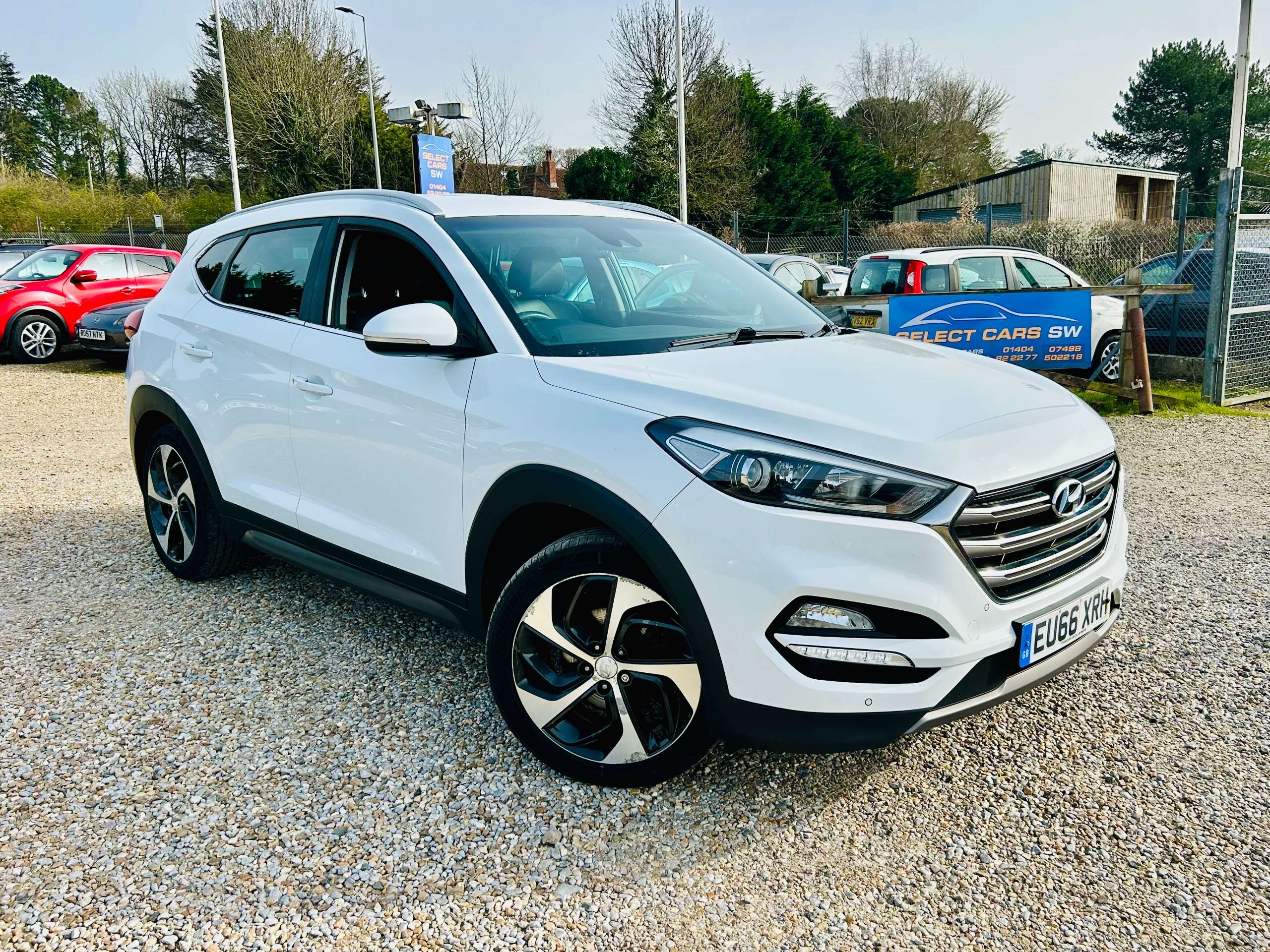 A 2016 HYUNDAI TUCSON 2.0 CRDi Blue Drive Premium SUV 5dr Diesel Manual Euro 6 (s/s) (136 ps) A 2016 HYUNDAI TUCSON 2.0 CRDi Blue Drive Premium SUV 5dr Diesel Manual Euro 6 (s/s) (136 ps)