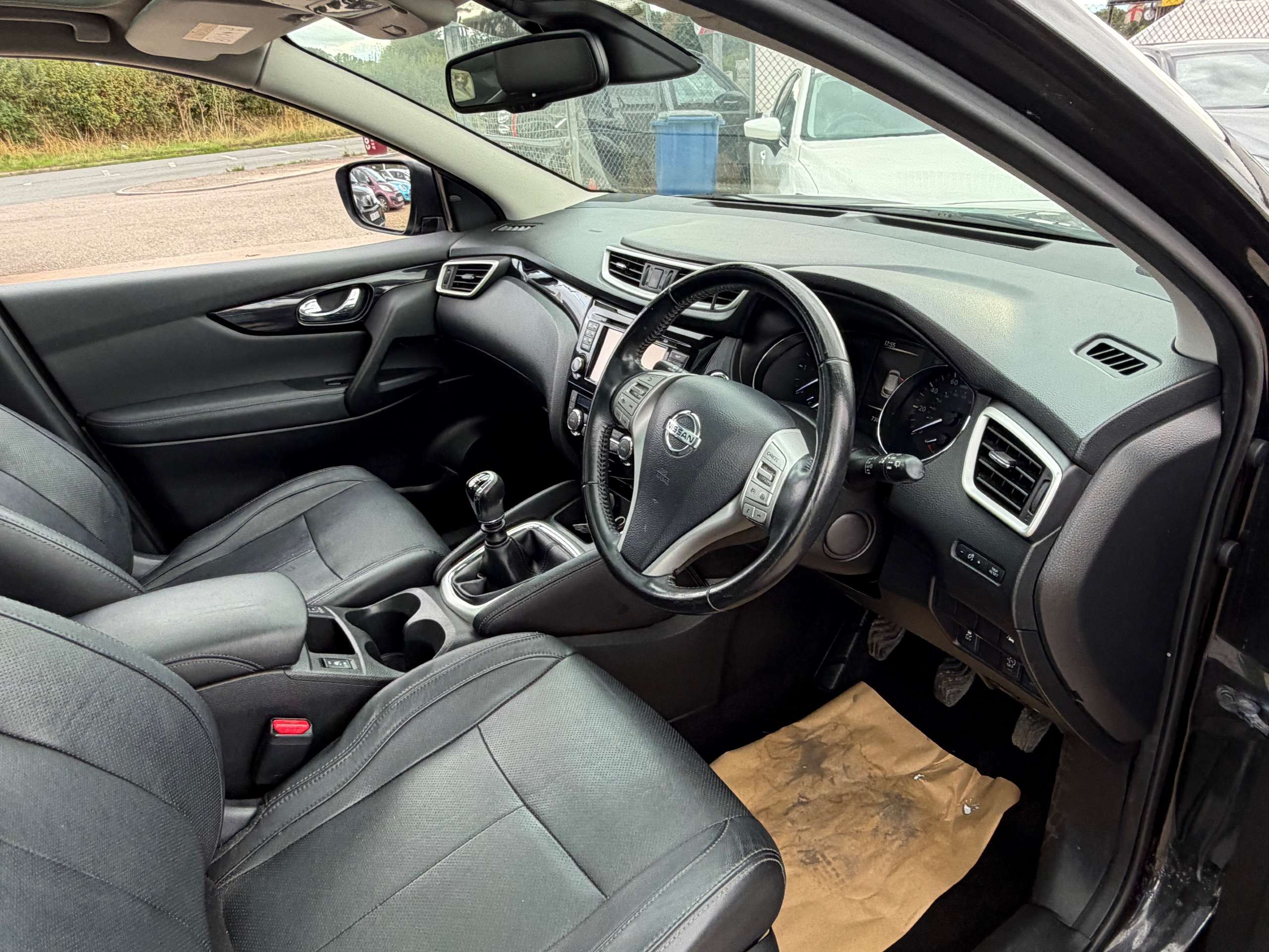 A 2016 NISSAN QASHQAI 1.5 dCi Tekna SUV 5dr Diesel Manual 2WD Euro 6 (s/s) (110 ps) A 2016 NISSAN QASHQAI 1.5 dCi Tekna SUV 5dr Diesel Manual 2WD Euro 6 (s/s) (110 ps)