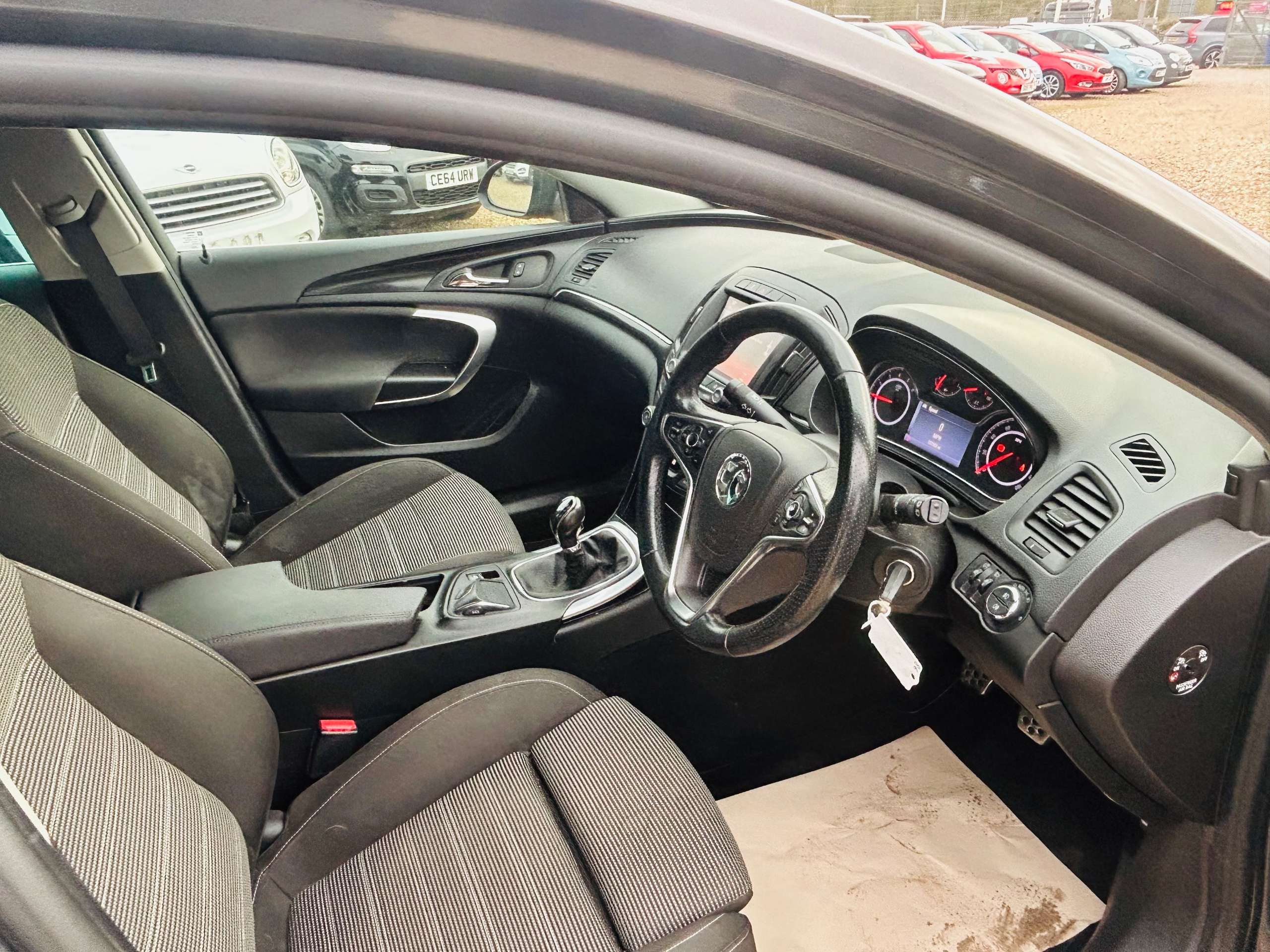 A 2014 VAUXHALL INSIGNIA 2.0 CDTi ecoFLEX SRi Nav Sports Tourer 5dr Diesel Manual Euro 5 (s/s) (140 ps) A 2014 VAUXHALL INSIGNIA 2.0 CDTi ecoFLEX SRi Nav Sports Tourer 5dr Diesel Manual Euro 5 (s/s) (140 ps)