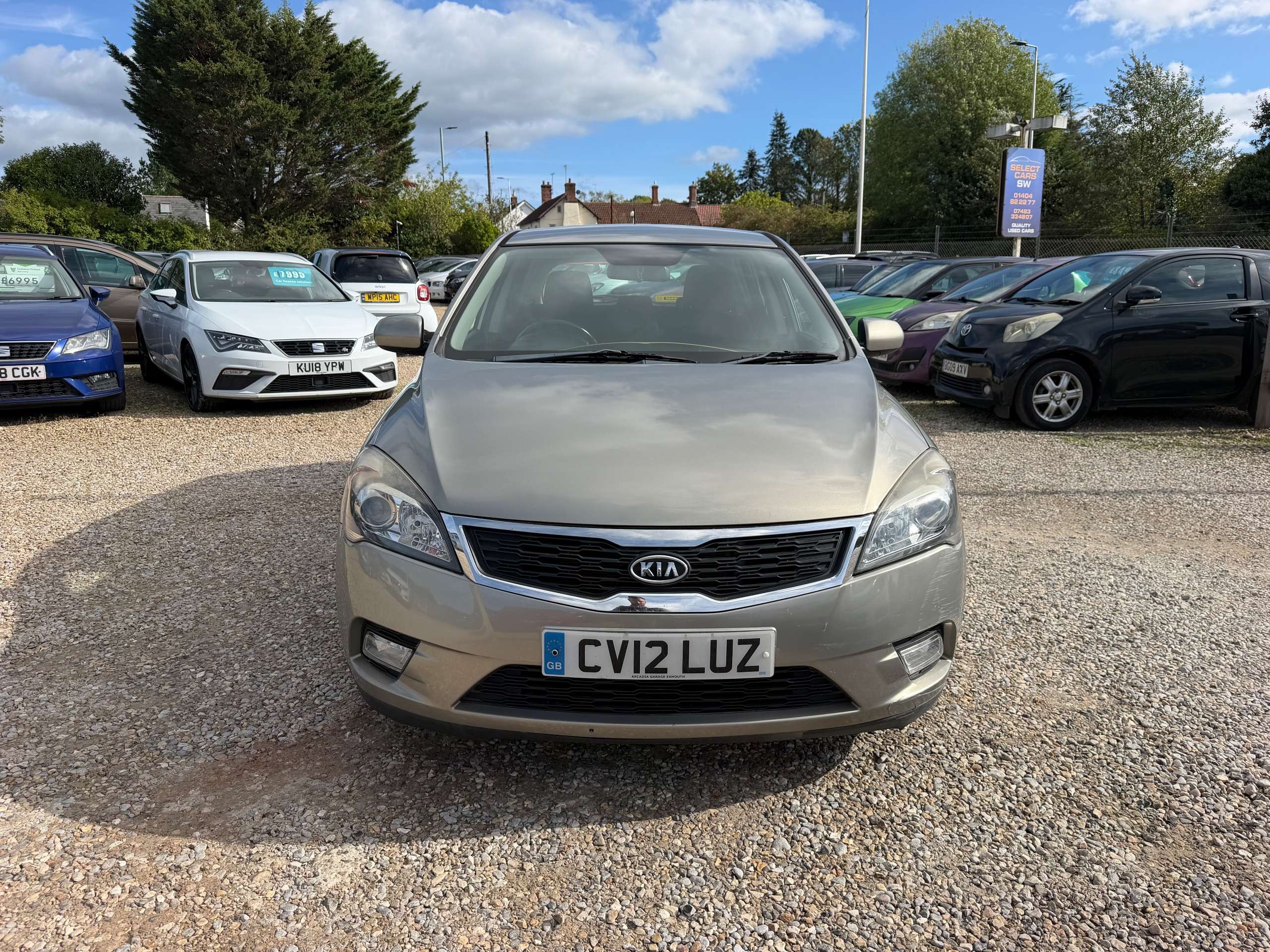 A 2012 KIA CEED 1.6 CRDi EcoDynamics 2 Hatchback 5dr Diesel Manual Euro 5 (s/s) (89 bhp) A 2012 KIA CEED 1.6 CRDi EcoDynamics 2 Hatchback 5dr Diesel Manual Euro 5 (s/s) (89 bhp)