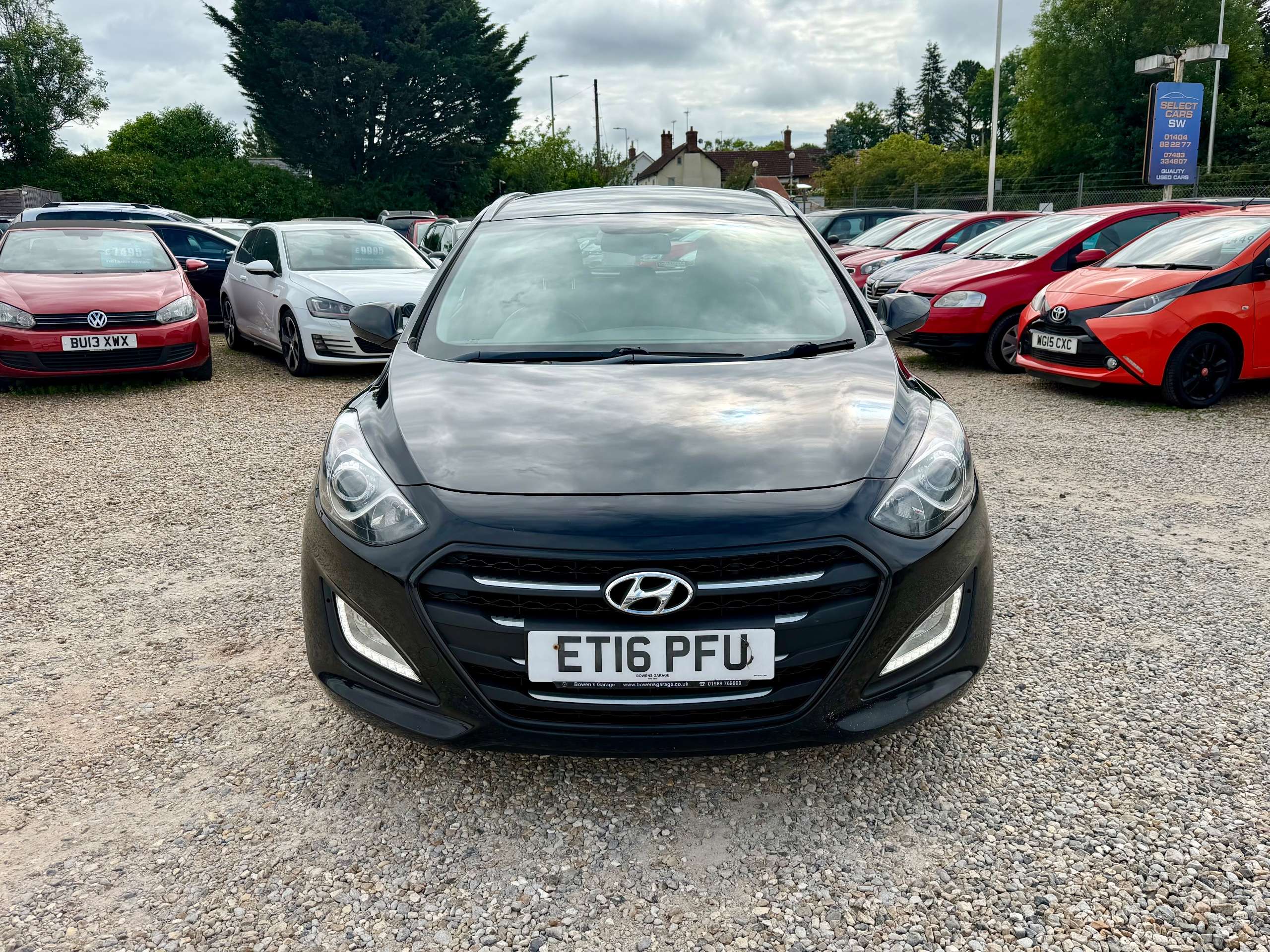 A 2016 HYUNDAI I30 1.6 CRDi Blue Drive SE Tourer 5dr Diesel Manual Euro 6 (s/s) (110 ps) A 2016 HYUNDAI I30 1.6 CRDi Blue Drive SE Tourer 5dr Diesel Manual Euro 6 (s/s) (110 ps)