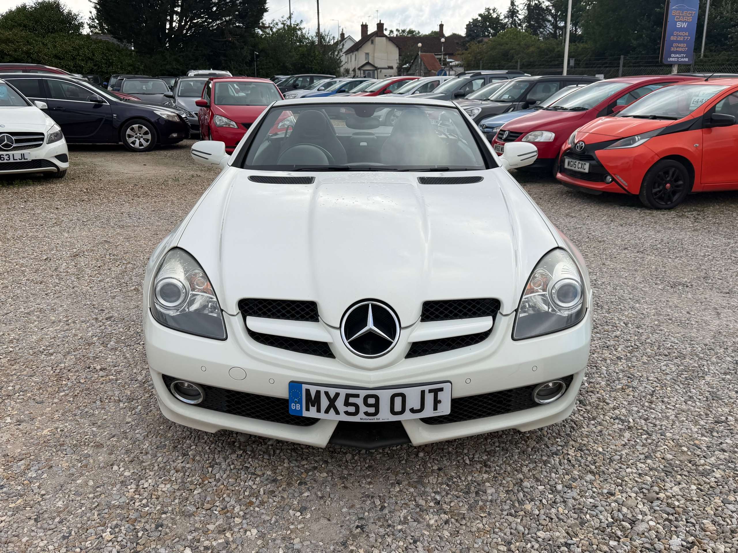 A 2009 MERCEDES-BENZ SLK 3.0 SLK300 Convertible 2dr Petrol G-Tronic Euro 5 (231 ps) A 2009 MERCEDES-BENZ SLK 3.0 SLK300 Convertible 2dr Petrol G-Tronic Euro 5 (231 ps)