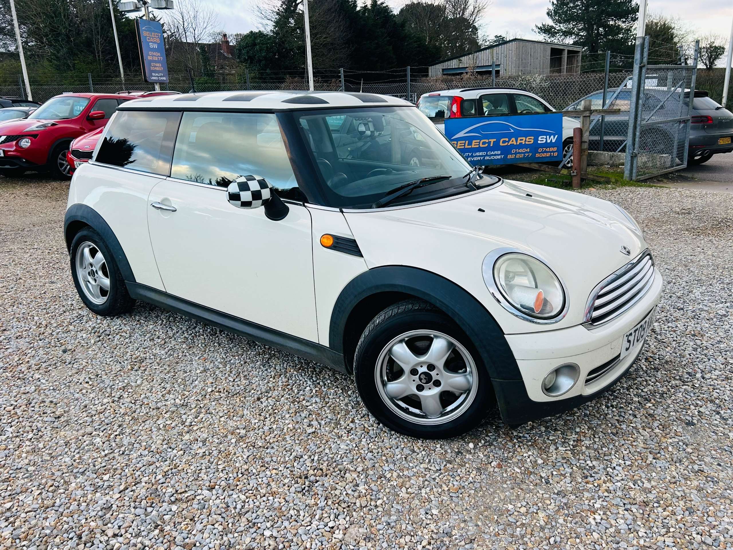 A 2009 MINI HATCH 1.4 One Hatchback 3dr Petrol Manual Euro 4 (95 ps) A 2009 MINI HATCH 1.4 One Hatchback 3dr Petrol Manual Euro 4 (95 ps)