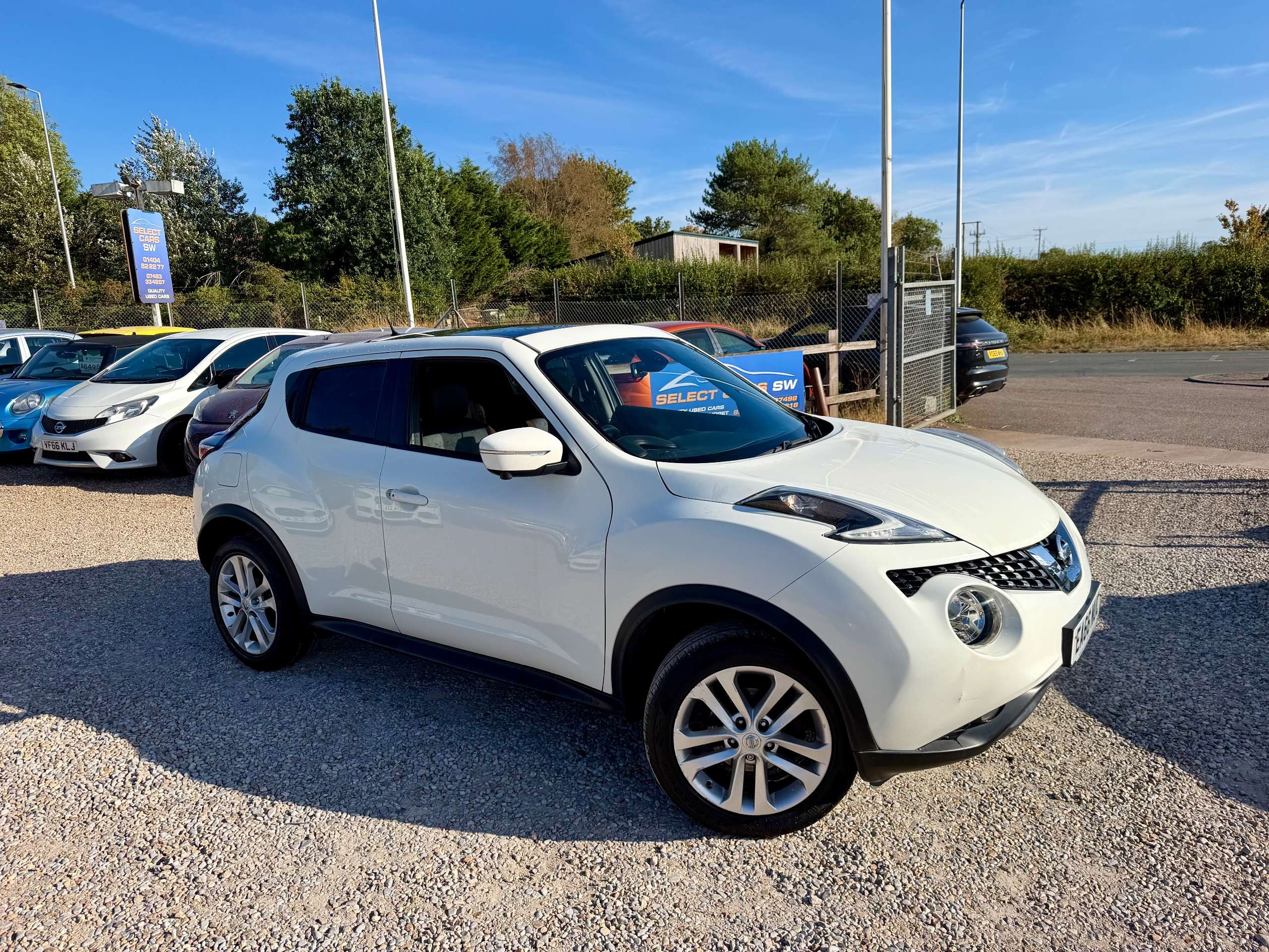 A 2017 NISSAN JUKE 1.5 dCi N-Connecta SUV 5dr Diesel Manual Euro 6 (s/s) (110 ps) A 2017 NISSAN JUKE 1.5 dCi N-Connecta SUV 5dr Diesel Manual Euro 6 (s/s) (110 ps)