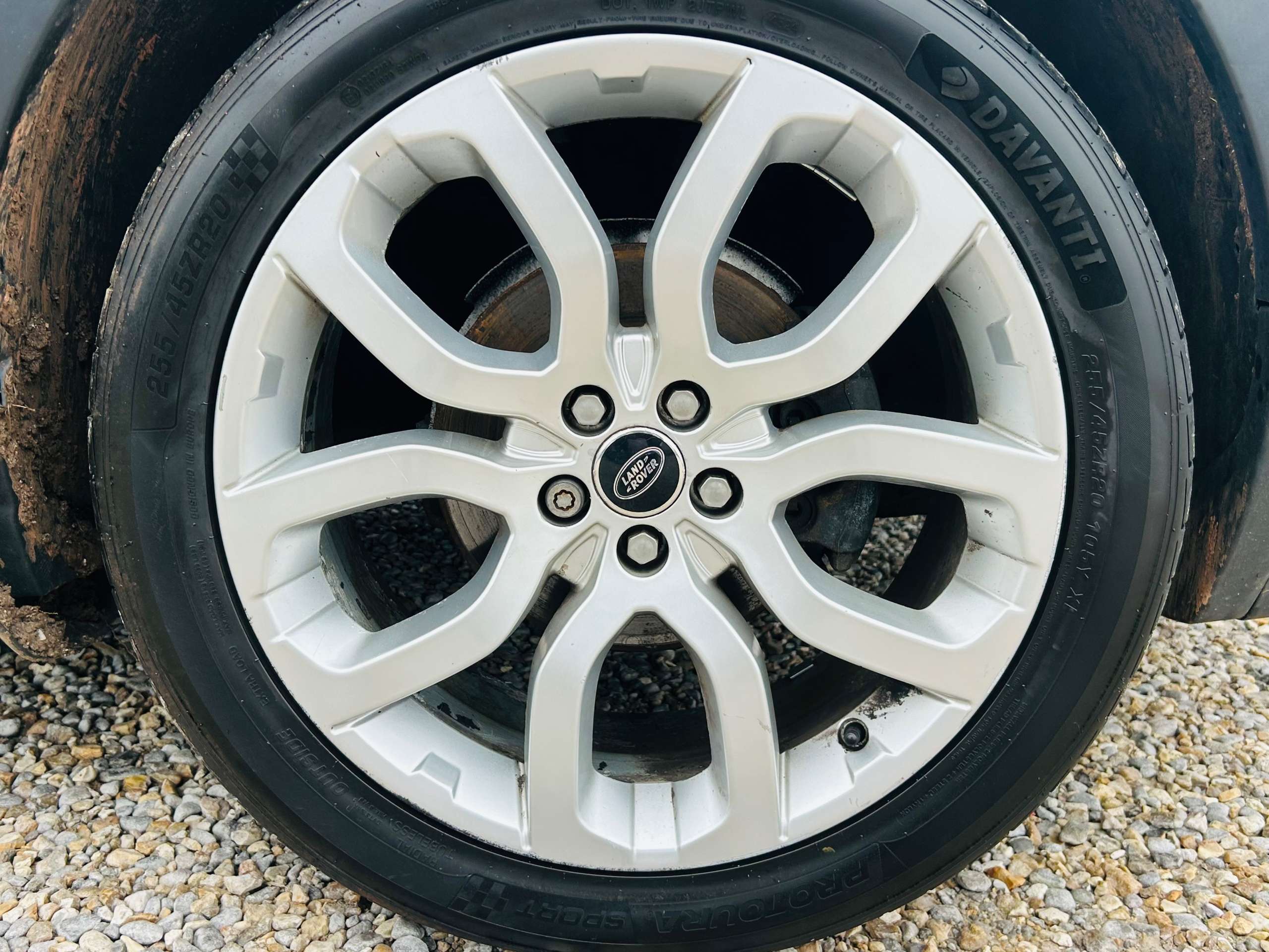 A 2013 LAND ROVER RANGE ROVER EVOQUE 2.2 SD4 Dynamic SUV 5dr Diesel Auto 4WD Euro 5 (190 ps) A 2013 LAND ROVER RANGE ROVER EVOQUE 2.2 SD4 Dynamic SUV 5dr Diesel Auto 4WD Euro 5 (190 ps)