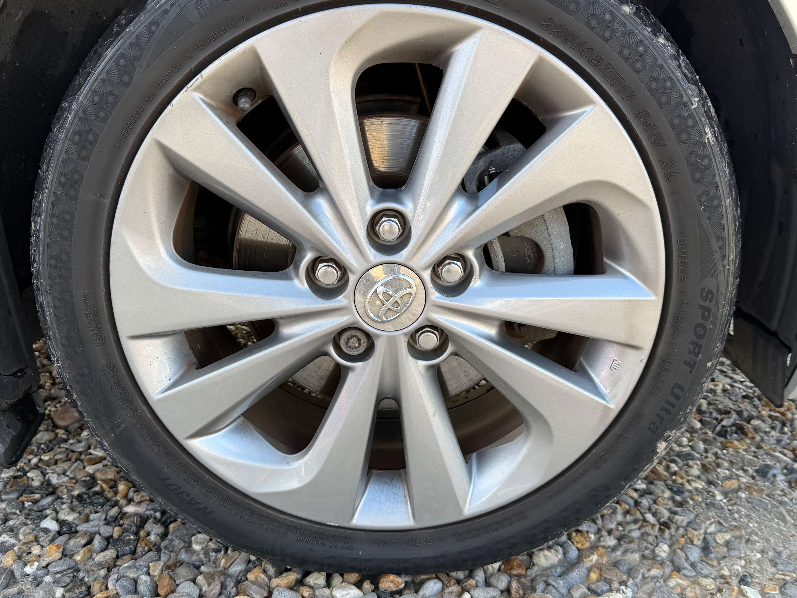 A 2013 TOYOTA AURIS 1.8 VVT-h Excel Touring Sports 5dr Petrol Hybrid CVT Euro 5 (s/s) (136 ps) A 2013 TOYOTA AURIS 1.8 VVT-h Excel Touring Sports 5dr Petrol Hybrid CVT Euro 5 (s/s) (136 ps)