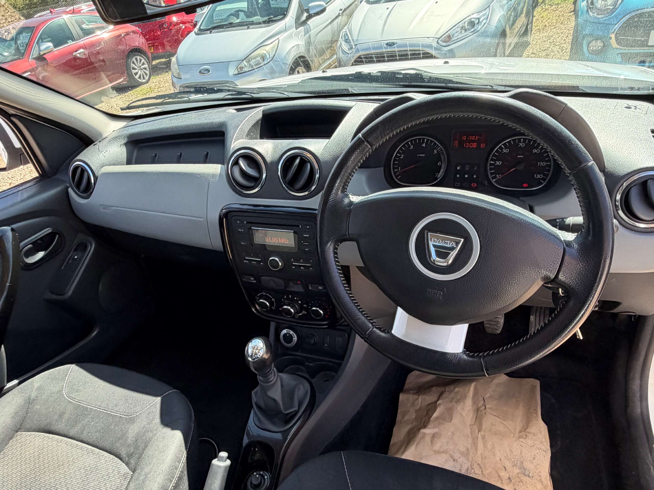 A 2014 DACIA DUSTER 1.5 dCi Laureate SUV 5dr Diesel Manual 4WD Euro 5 (110 ps) A 2014 DACIA DUSTER 1.5 dCi Laureate SUV 5dr Diesel Manual 4WD Euro 5 (110 ps)