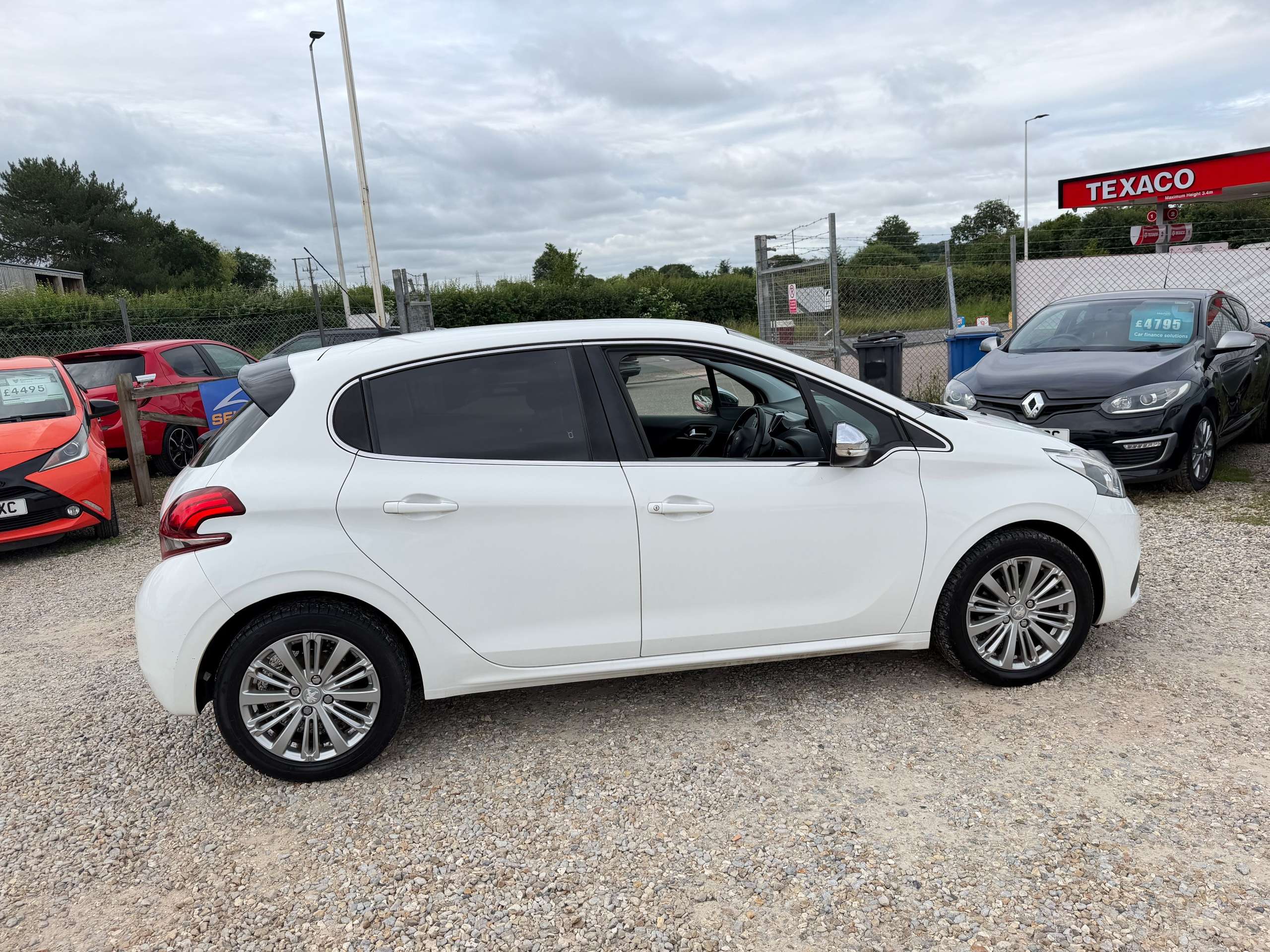 2017 PEUGEOT 208 2017 PEUGEOT 208
