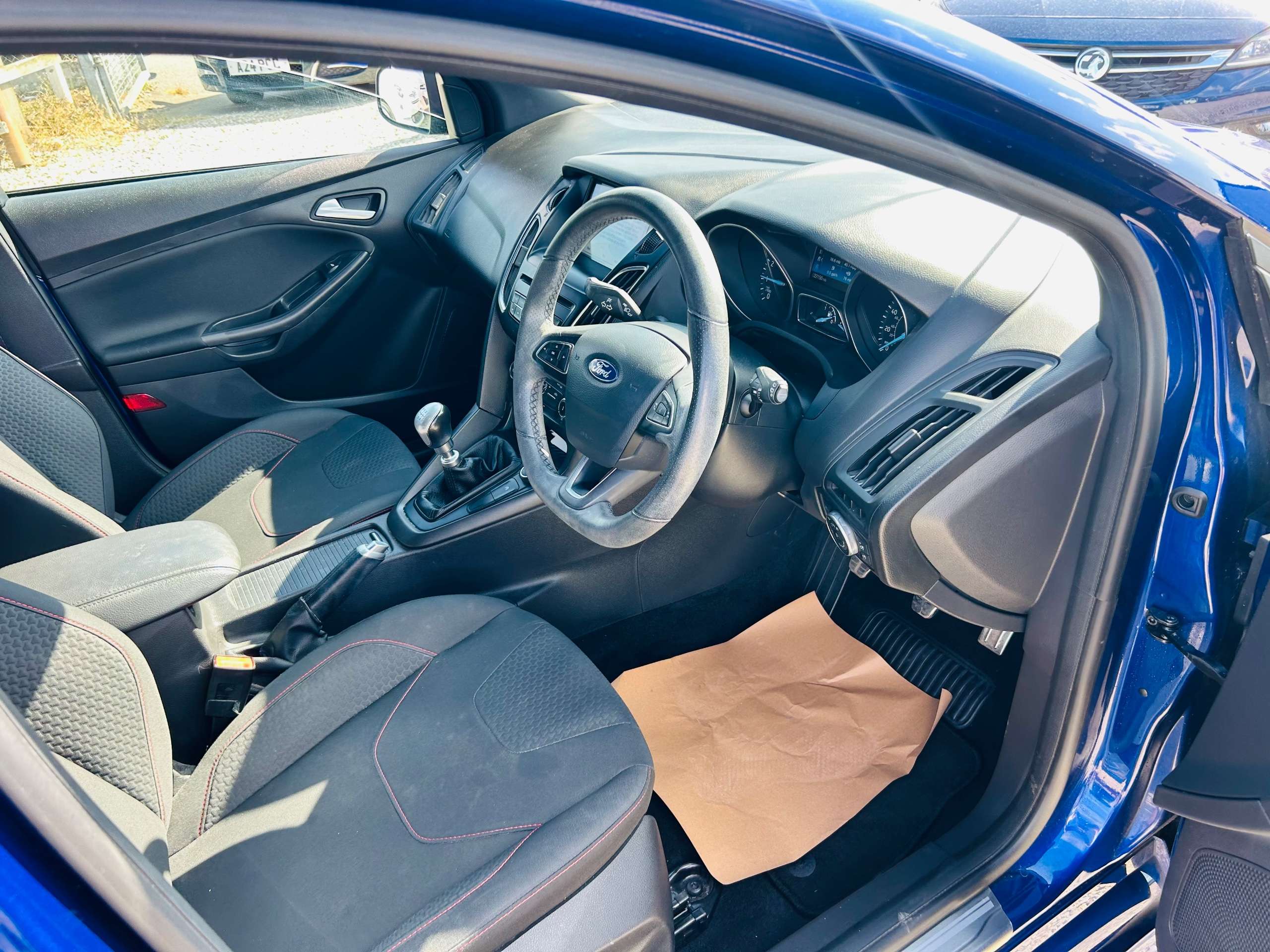 A 2017 FORD FOCUS 1.0T EcoBoost ST-Line Hatchback 5dr Petrol Manual Euro 6 (s/s) (125 ps) A 2017 FORD FOCUS 1.0T EcoBoost ST-Line Hatchback 5dr Petrol Manual Euro 6 (s/s) (125 ps)