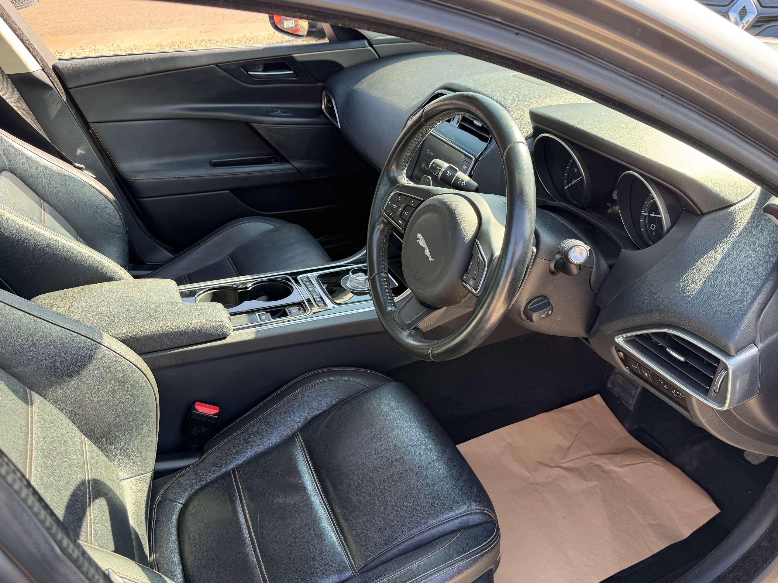 A 2015 JAGUAR XE 2.0 GTDi Prestige Saloon 4dr Petrol Auto Euro 6 (s/s) (200 ps) A 2015 JAGUAR XE 2.0 GTDi Prestige Saloon 4dr Petrol Auto Euro 6 (s/s) (200 ps)