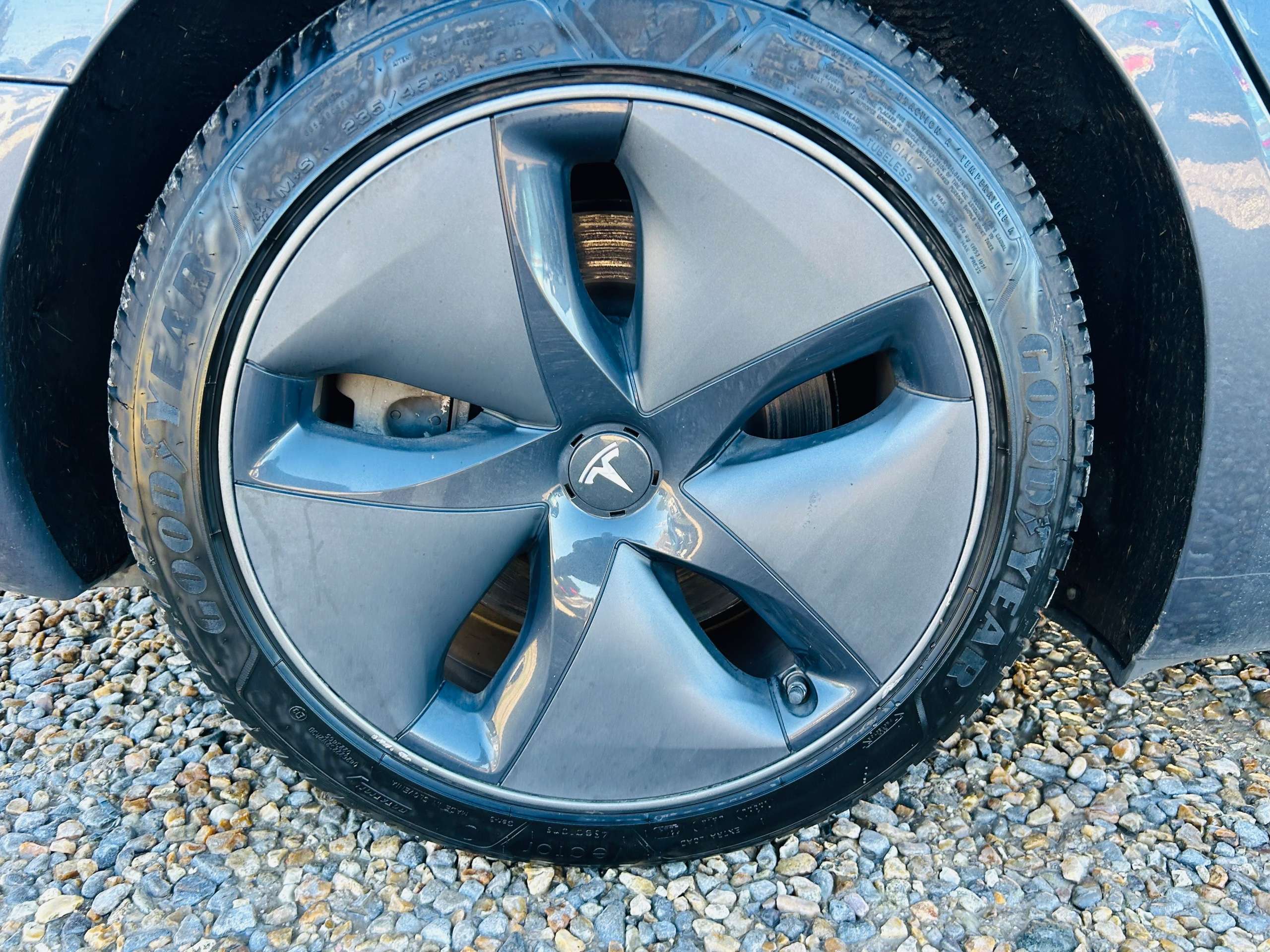 A 2020 TESLA MODEL 3 (Dual Motor) Long Range Saloon 4dr Electric Auto 4WDE (346 ps) A 2020 TESLA MODEL 3 (Dual Motor) Long Range Saloon 4dr Electric Auto 4WDE (346 ps)