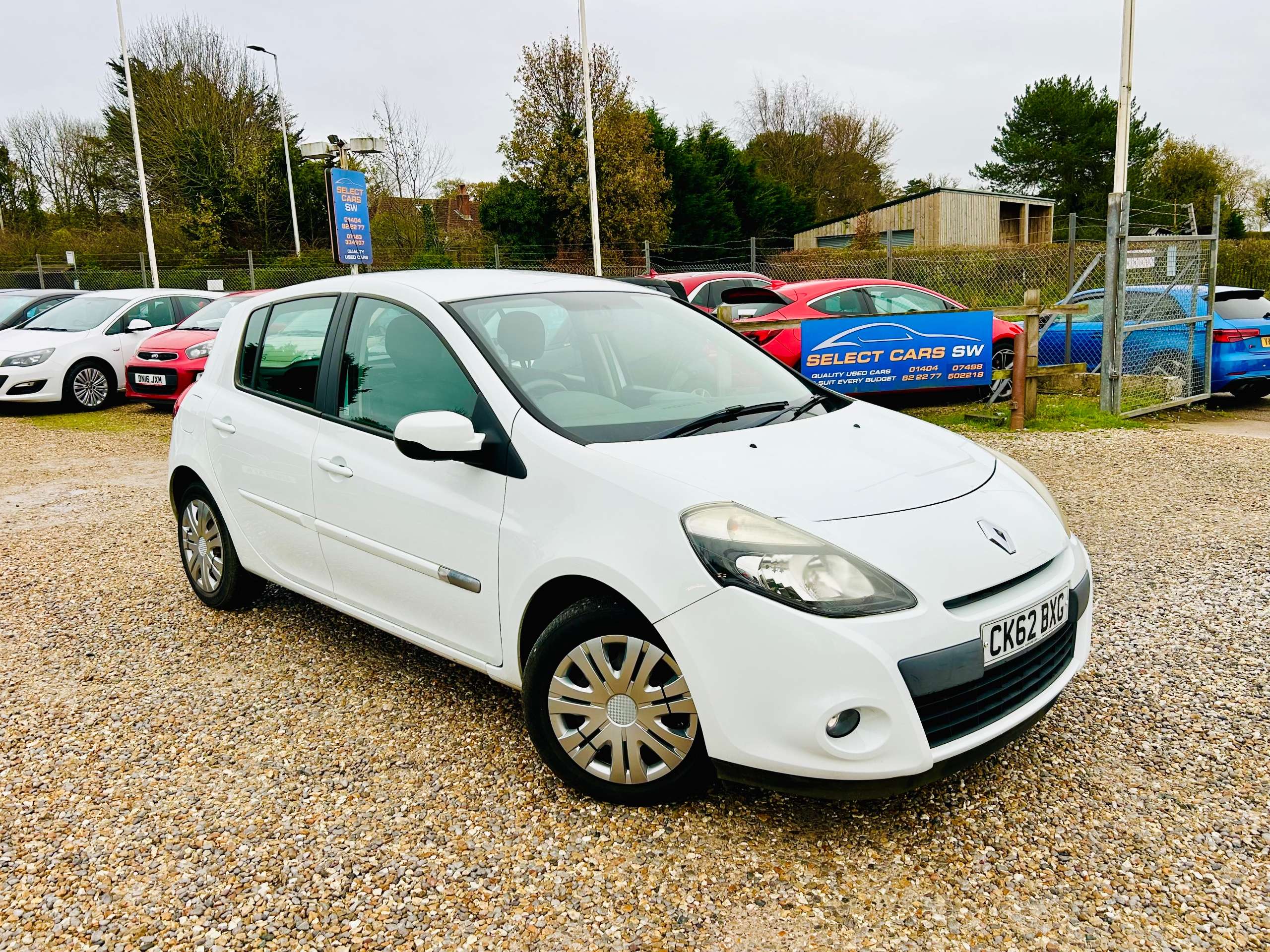 A 2012 RENAULT CLIO 1.5 dCi Expression + Hatchback 5dr Diesel Manual Euro 5 (88 ps) A 2012 RENAULT CLIO 1.5 dCi Expression + Hatchback 5dr Diesel Manual Euro 5 (88 ps)