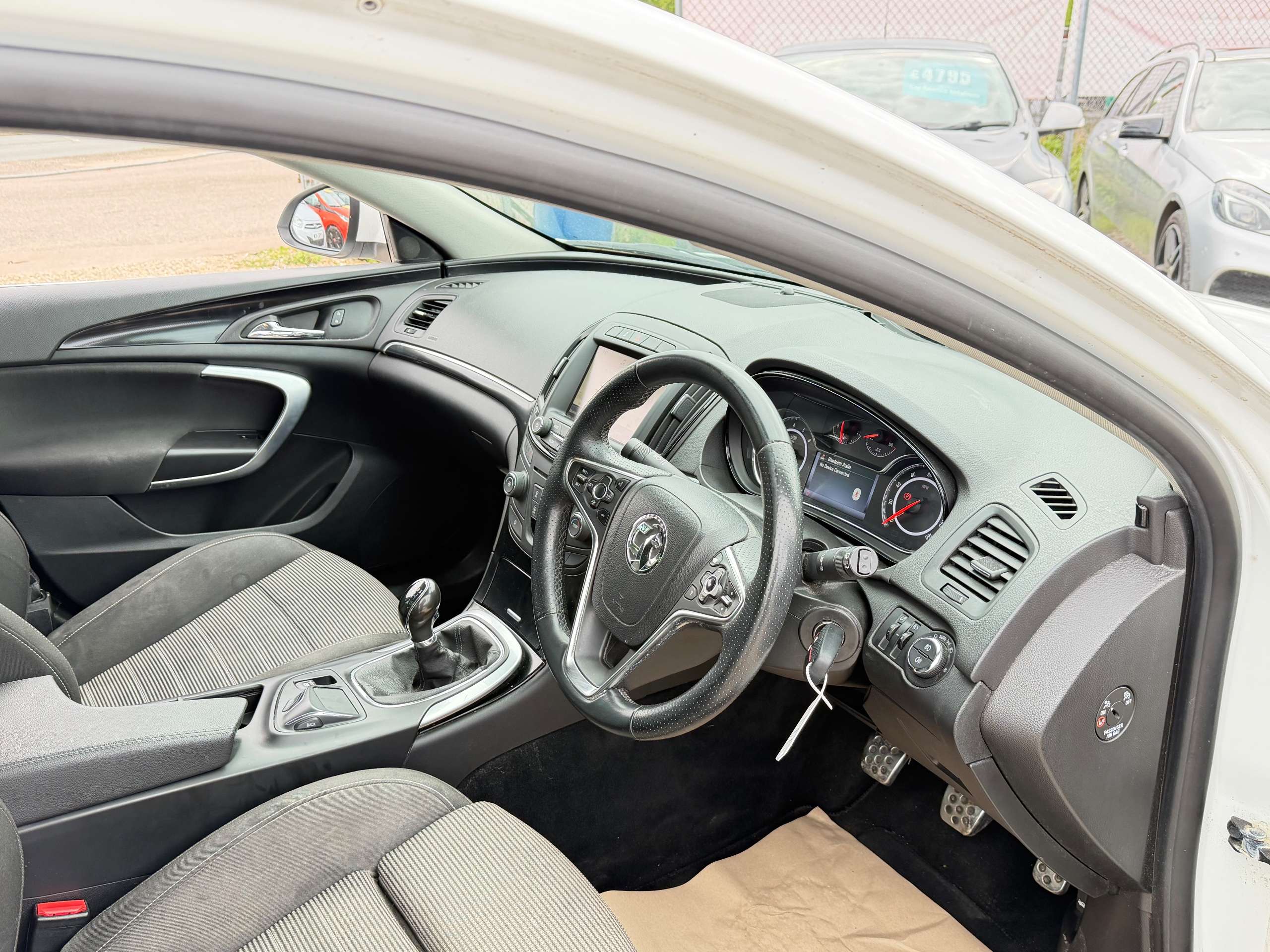 A 2014 VAUXHALL INSIGNIA 2.0 CDTi ecoFLEX SRi Nav Hatchback 5dr Diesel Manual Euro 5 (s/s) (163 ps) A 2014 VAUXHALL INSIGNIA 2.0 CDTi ecoFLEX SRi Nav Hatchback 5dr Diesel Manual Euro 5 (s/s) (163 ps)