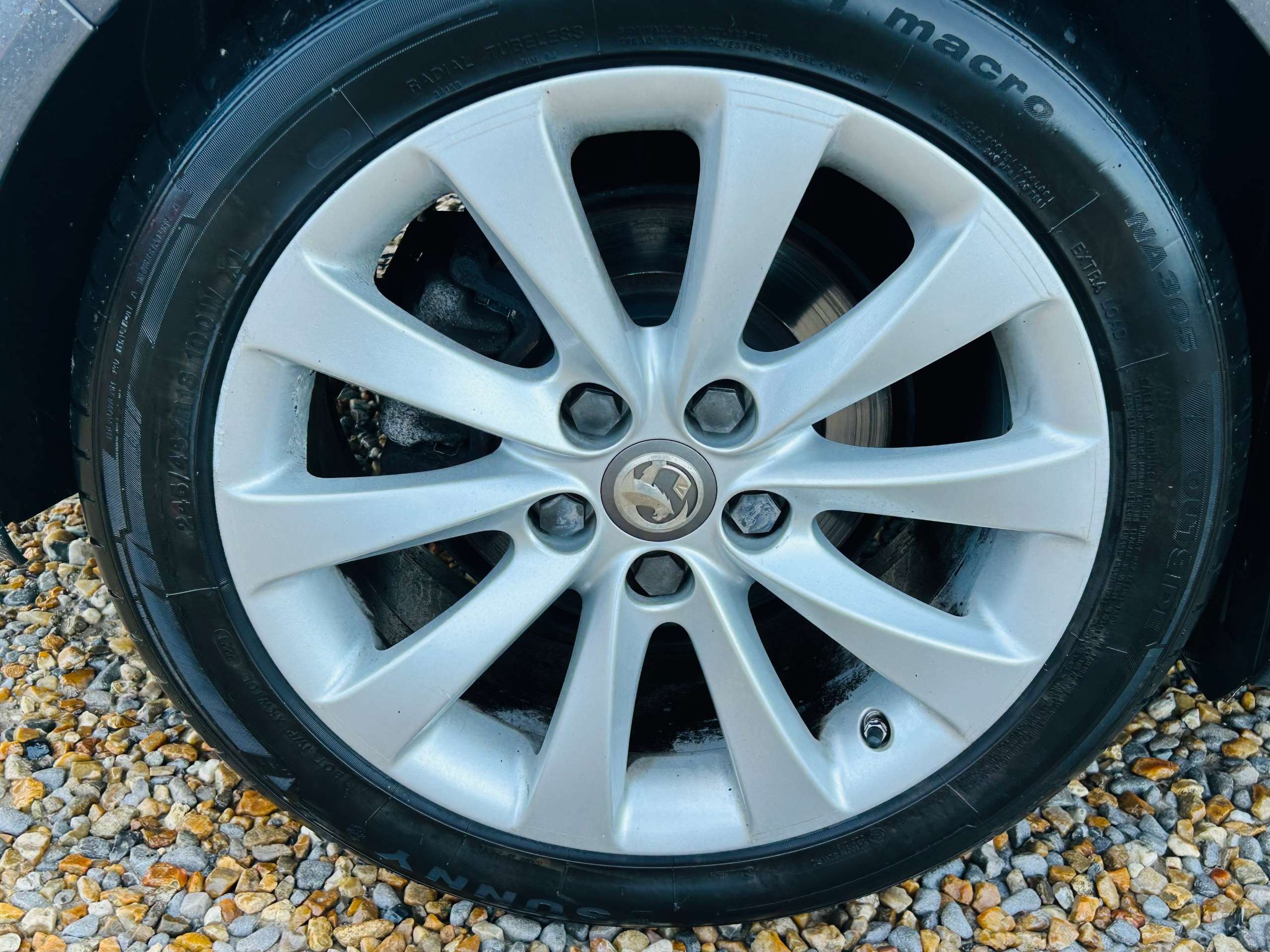 A 2015 VAUXHALL INSIGNIA 2.0 CDTi ecoFLEX Elite Nav Hatchback 5dr Diesel Manual Euro 5 (s/s) (140 ps) A 2015 VAUXHALL INSIGNIA 2.0 CDTi ecoFLEX Elite Nav Hatchback 5dr Diesel Manual Euro 5 (s/s) (140 ps)