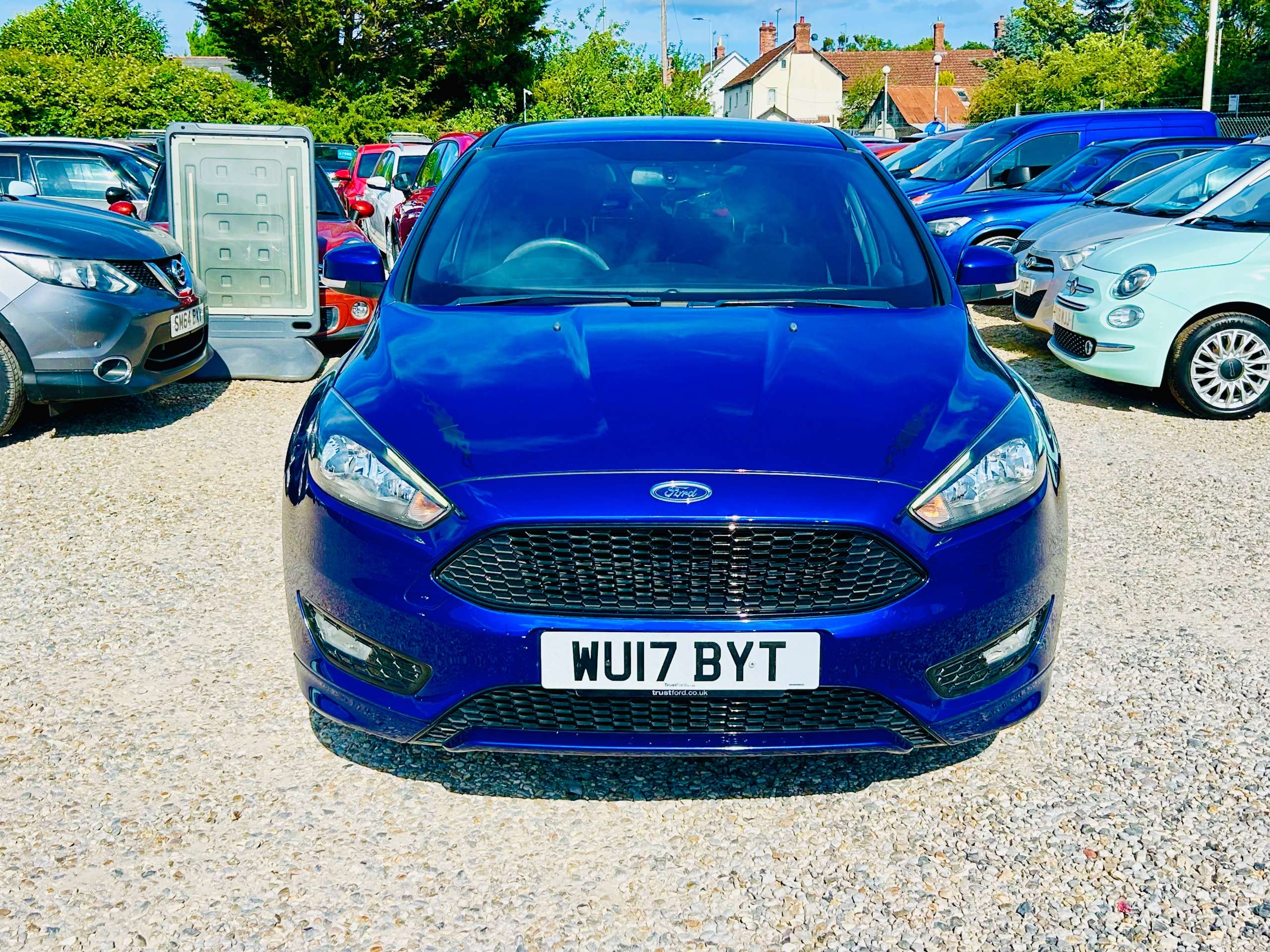 A 2017 FORD FOCUS 1.0T EcoBoost ST-Line Hatchback 5dr Petrol Manual Euro 6 (s/s) (125 ps) A 2017 FORD FOCUS 1.0T EcoBoost ST-Line Hatchback 5dr Petrol Manual Euro 6 (s/s) (125 ps)