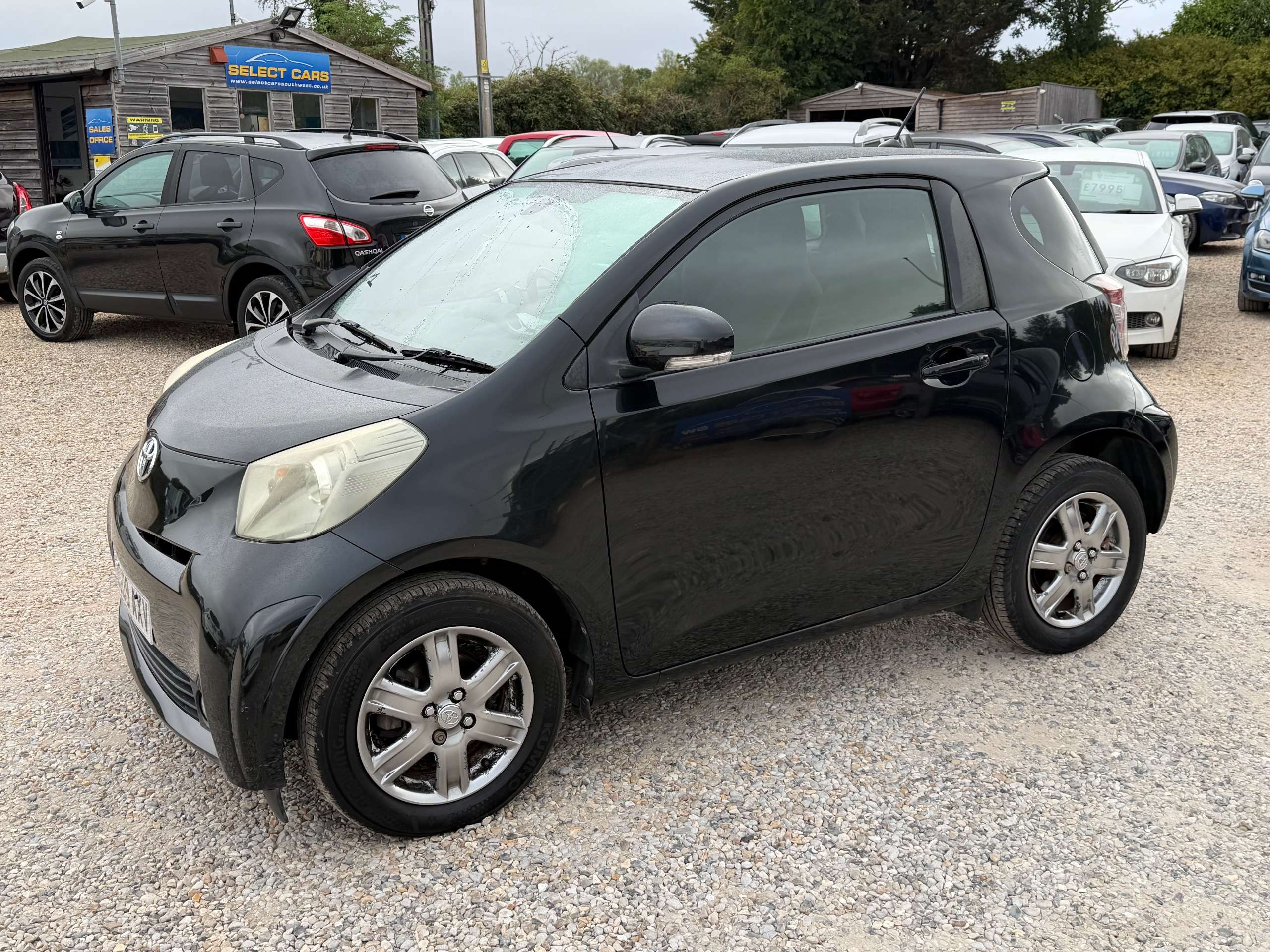 A 2009 TOYOTA IQ 1.0 VVT-i 2 Hatchback 3dr Petrol Manual Euro 4 (68 bhp) A 2009 TOYOTA IQ 1.0 VVT-i 2 Hatchback 3dr Petrol Manual Euro 4 (68 bhp)