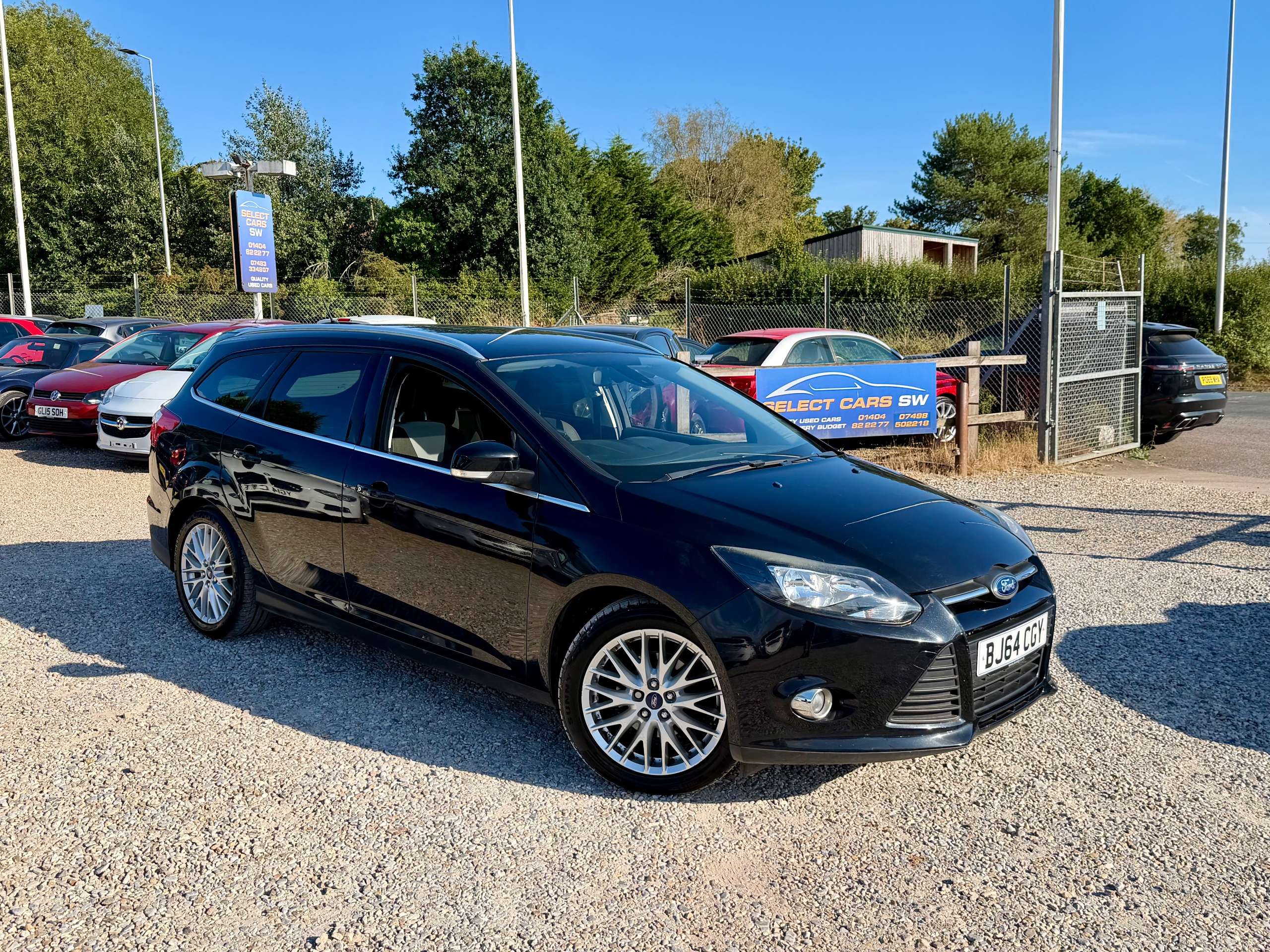 A 2014 FORD FOCUS 1.6 Zetec Estate 5dr Petrol Manual Euro 5 (105 ps) A 2014 FORD FOCUS 1.6 Zetec Estate 5dr Petrol Manual Euro 5 (105 ps)
