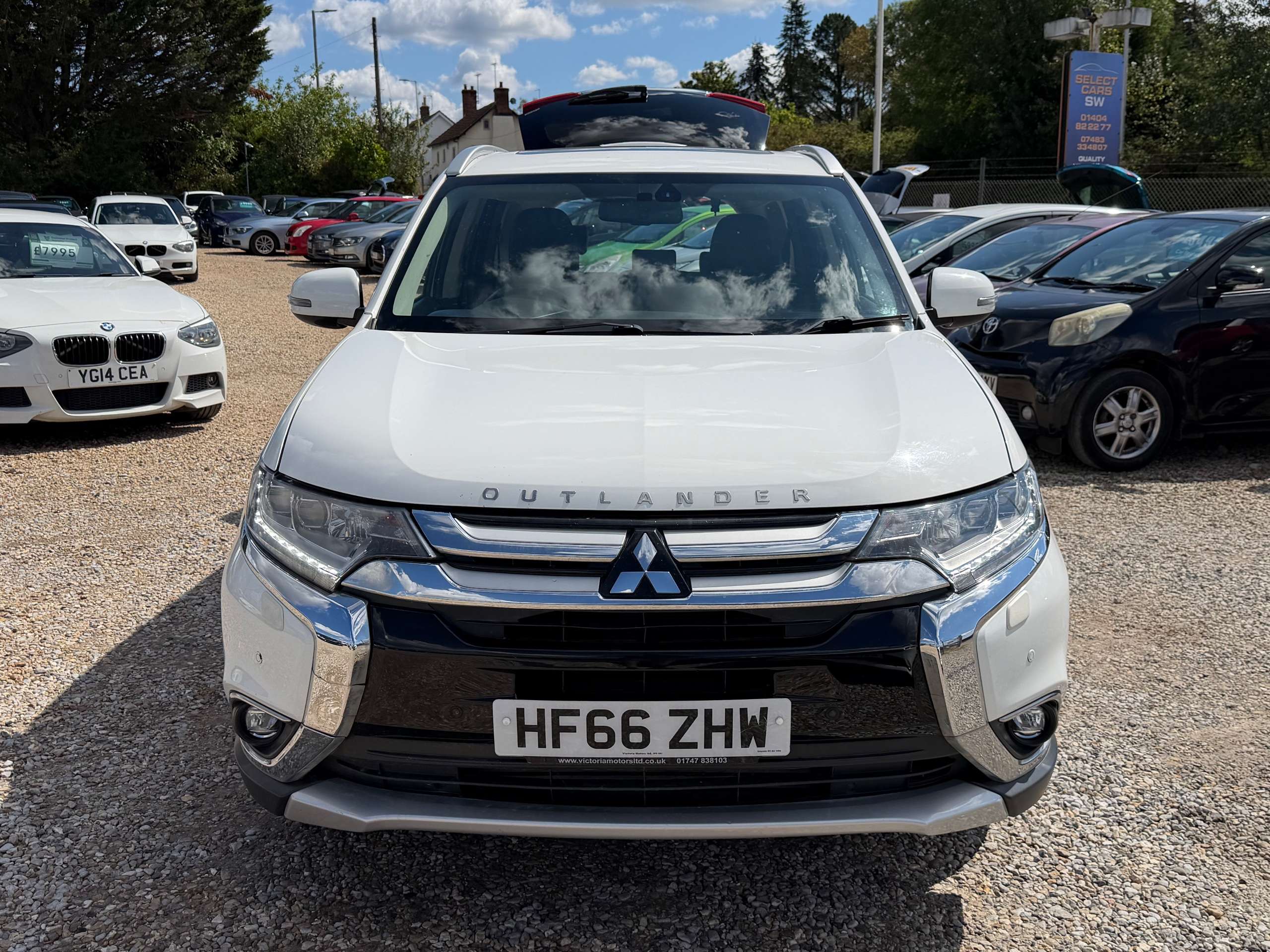 A 2016 MITSUBISHI OUTLANDER 2.2 DI-D 4 SUV 5dr Diesel Manual 4WD Euro 6 (s/s) (147 ps) A 2016 MITSUBISHI OUTLANDER 2.2 DI-D 4 SUV 5dr Diesel Manual 4WD Euro 6 (s/s) (147 ps)
