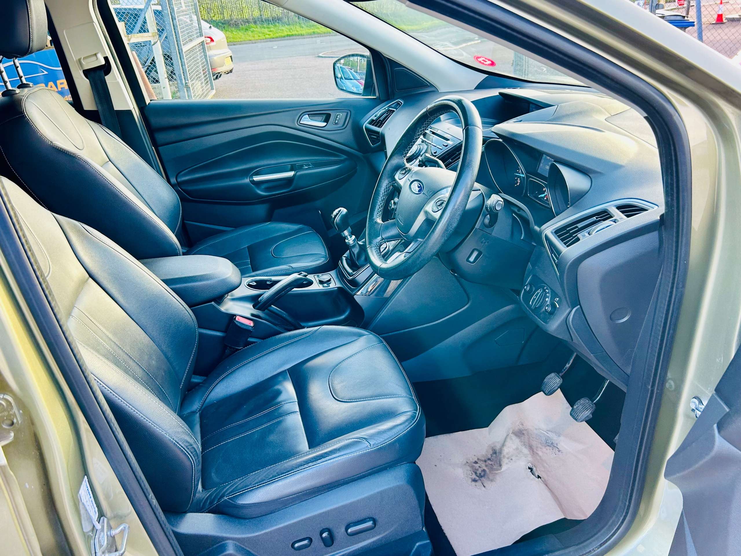 A 2014 FORD KUGA 2.0 TDCi Titanium X SUV 5dr Diesel Manual 2WD Euro 5 (140 ps) A 2014 FORD KUGA 2.0 TDCi Titanium X SUV 5dr Diesel Manual 2WD Euro 5 (140 ps)