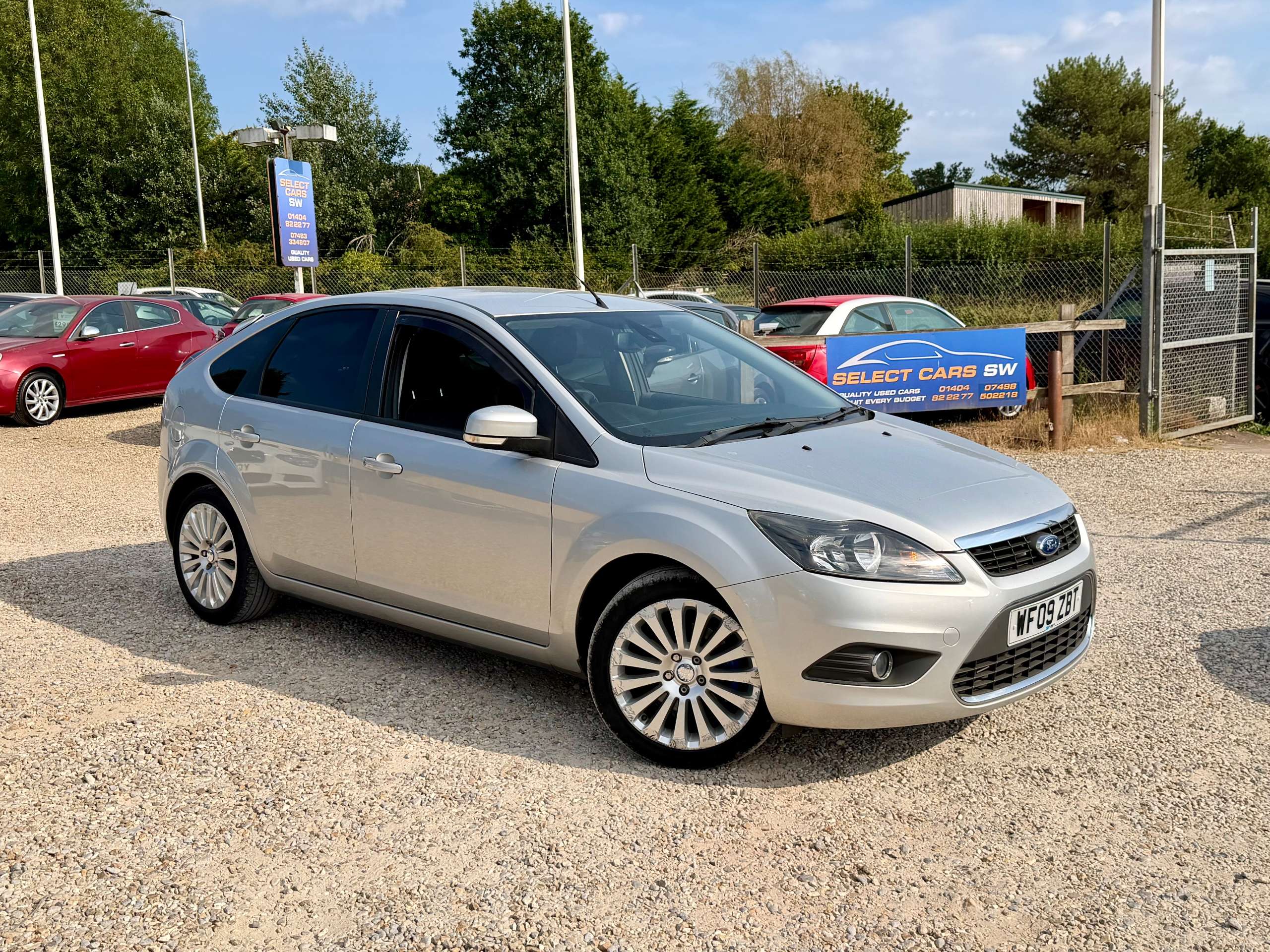 A 2009 FORD FOCUS 1.8 TDCi Titanium Hatchback 5dr Diesel Manual (137 g/km, 113 bhp) A 2009 FORD FOCUS 1.8 TDCi Titanium Hatchback 5dr Diesel Manual (137 g/km, 113 bhp)