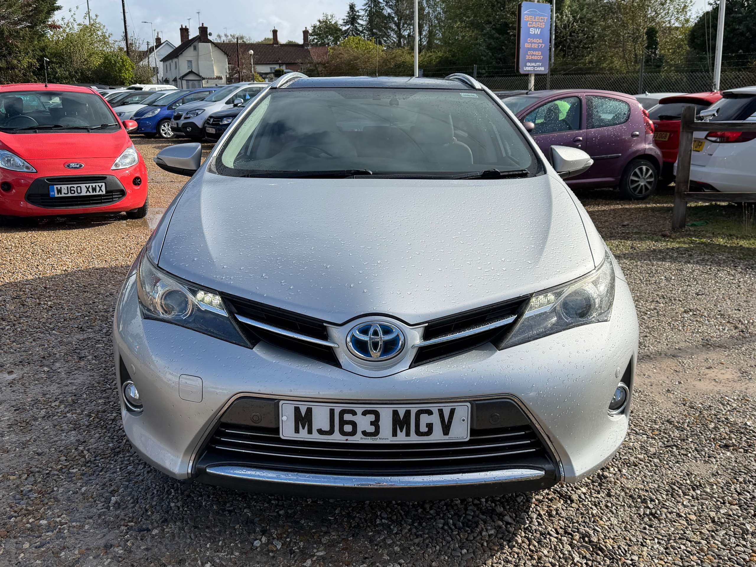 A 2013 TOYOTA AURIS 1.8 VVT-h Excel Touring Sports 5dr Petrol Hybrid CVT Euro 5 (s/s) (136 ps) A 2013 TOYOTA AURIS 1.8 VVT-h Excel Touring Sports 5dr Petrol Hybrid CVT Euro 5 (s/s) (136 ps)