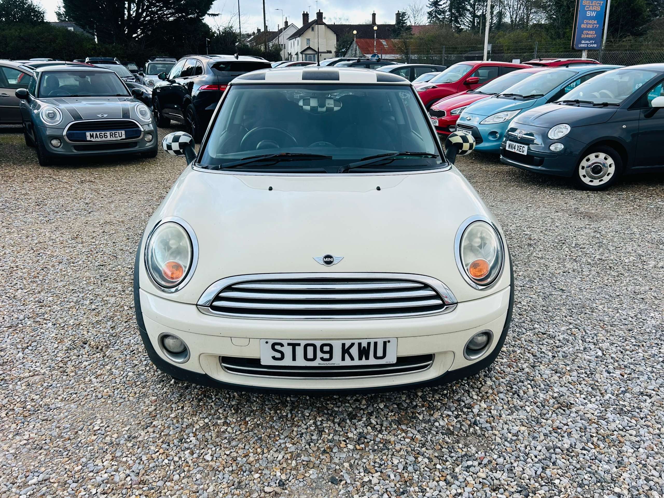 A 2009 MINI HATCH 1.4 One Hatchback 3dr Petrol Manual Euro 4 (95 ps) A 2009 MINI HATCH 1.4 One Hatchback 3dr Petrol Manual Euro 4 (95 ps)