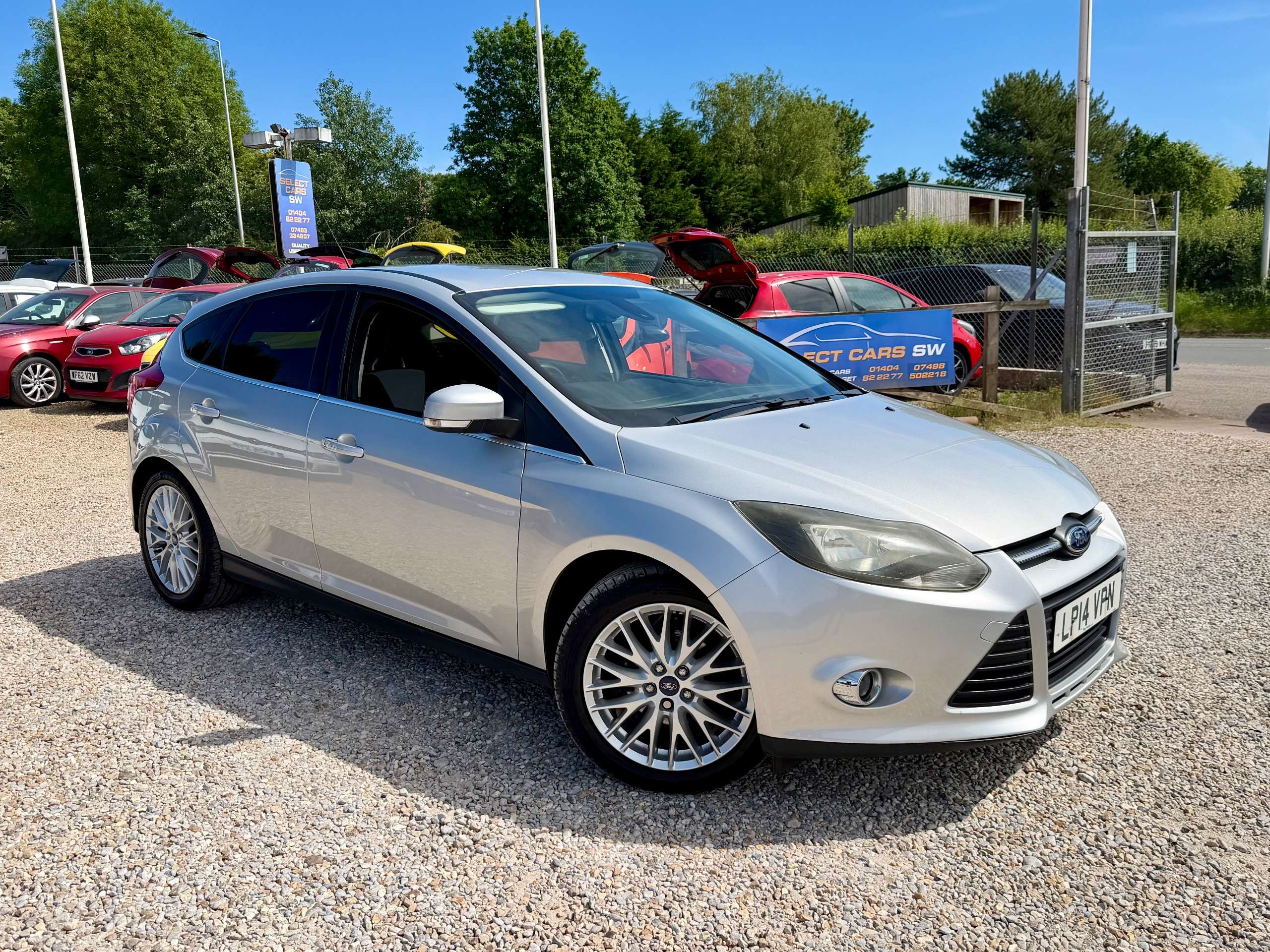 A 2014 FORD FOCUS 1.6 TDCi Zetec Hatchback 5dr Diesel Manual Euro 5 (s/s) (115 ps) A 2014 FORD FOCUS 1.6 TDCi Zetec Hatchback 5dr Diesel Manual Euro 5 (s/s) (115 ps)