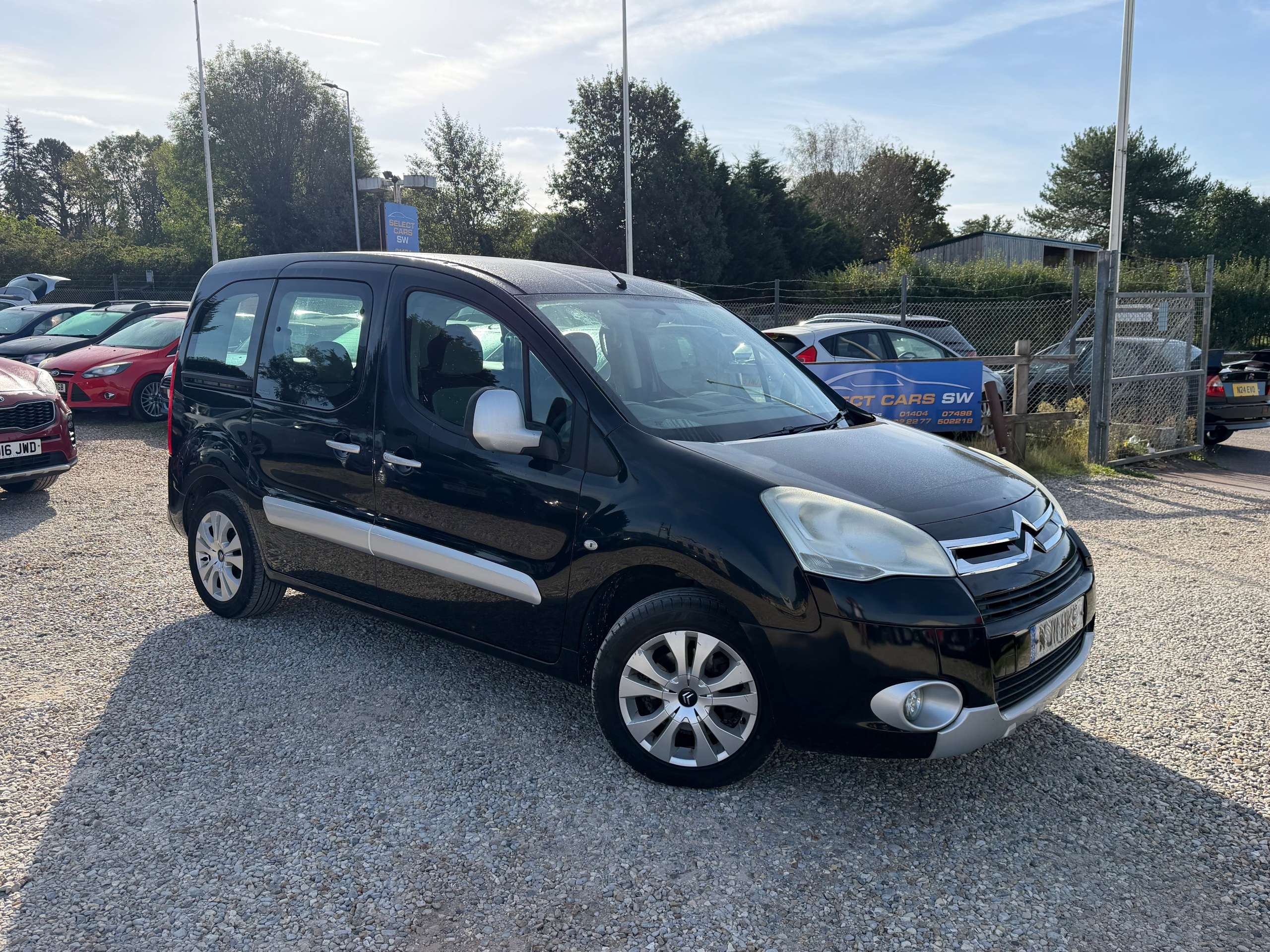A 2011 CITROEN BERLINGO 1.6 HDi 16V Plus Multispace MPV 5dr Diesel Manual Euro 5 (90 ps) A 2011 CITROEN BERLINGO 1.6 HDi 16V Plus Multispace MPV 5dr Diesel Manual Euro 5 (90 ps)