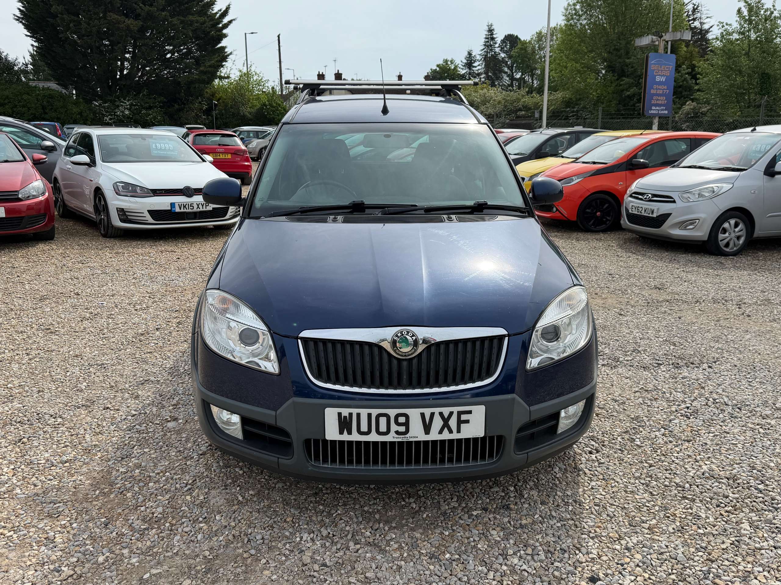 A 2009 SKODA ROOMSTER 1.9 TDI Pure Drive Scout MPV 5dr Diesel Manual (139 g/km, 105 bhp) A 2009 SKODA ROOMSTER 1.9 TDI Pure Drive Scout MPV 5dr Diesel Manual (139 g/km, 105 bhp)