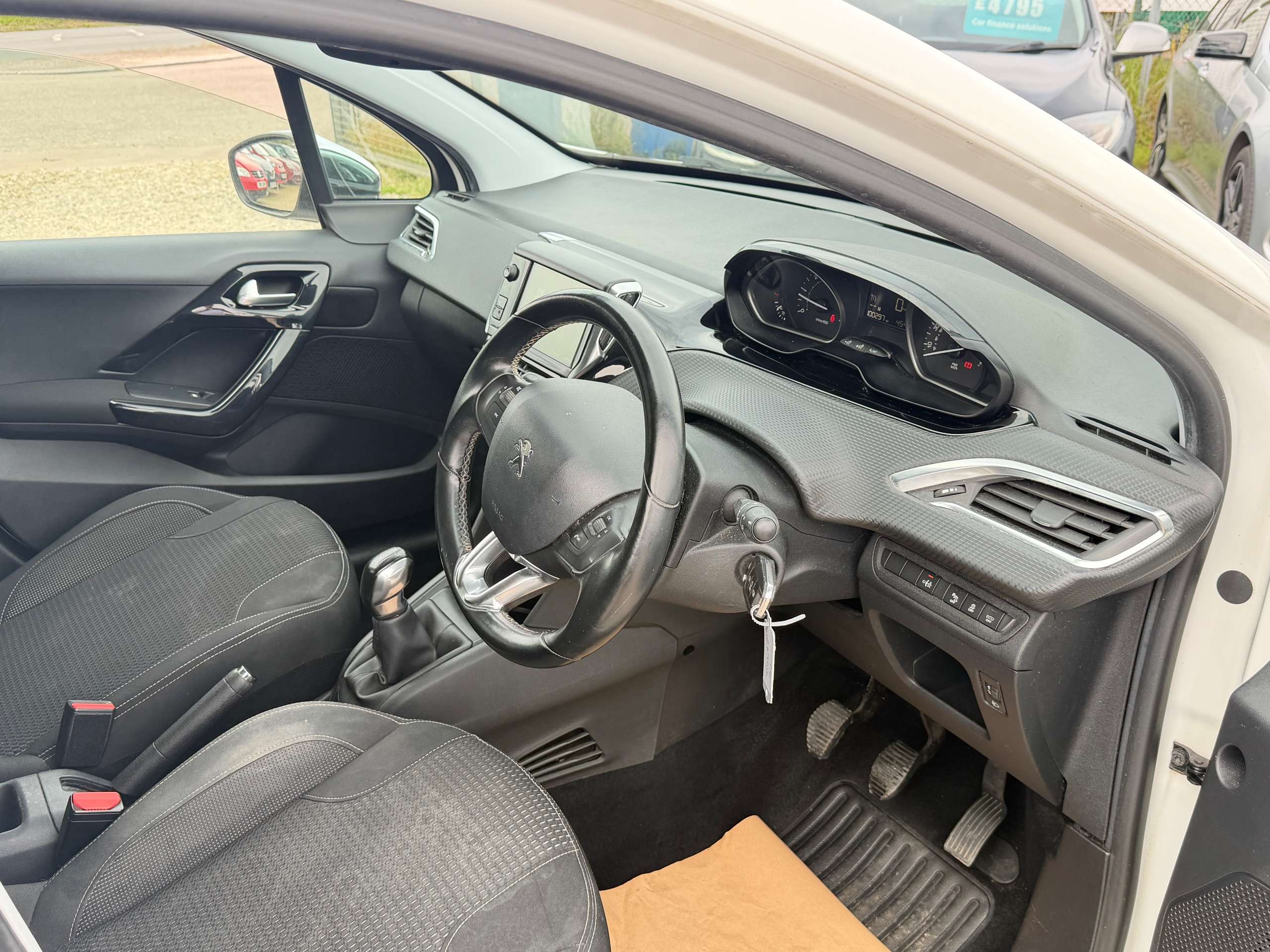 A 2017 PEUGEOT 208 1.6 BlueHDi Allure Hatchback 5dr Diesel Manual Euro 6 (s/s) (100 ps) A 2017 PEUGEOT 208 1.6 BlueHDi Allure Hatchback 5dr Diesel Manual Euro 6 (s/s) (100 ps)