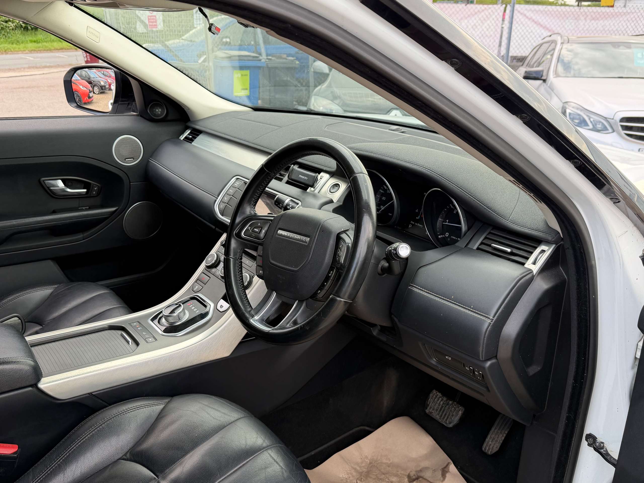 A 2013 LAND ROVER RANGE ROVER EVOQUE 2.2 SD4 Pure Tech SUV 5dr Diesel Auto 4WD Euro 5 (s/s) (190 ps) A 2013 LAND ROVER RANGE ROVER EVOQUE 2.2 SD4 Pure Tech SUV 5dr Diesel Auto 4WD Euro 5 (s/s) (190 ps)