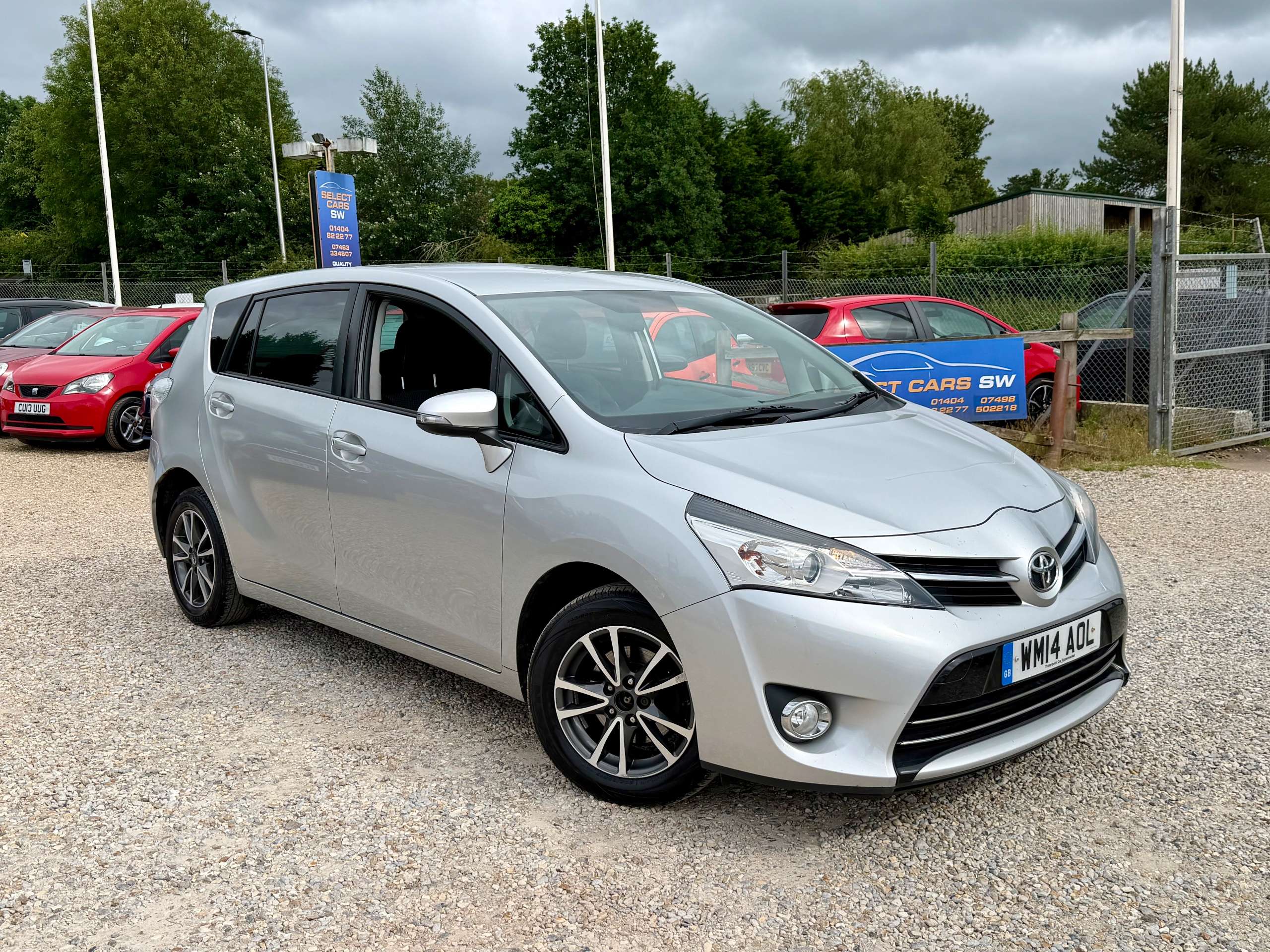 A 2014 TOYOTA VERSO 1.6 D-4D Icon MPV 5dr Diesel Manual Euro 5 (s/s) (110 bhp) A 2014 TOYOTA VERSO 1.6 D-4D Icon MPV 5dr Diesel Manual Euro 5 (s/s) (110 bhp)