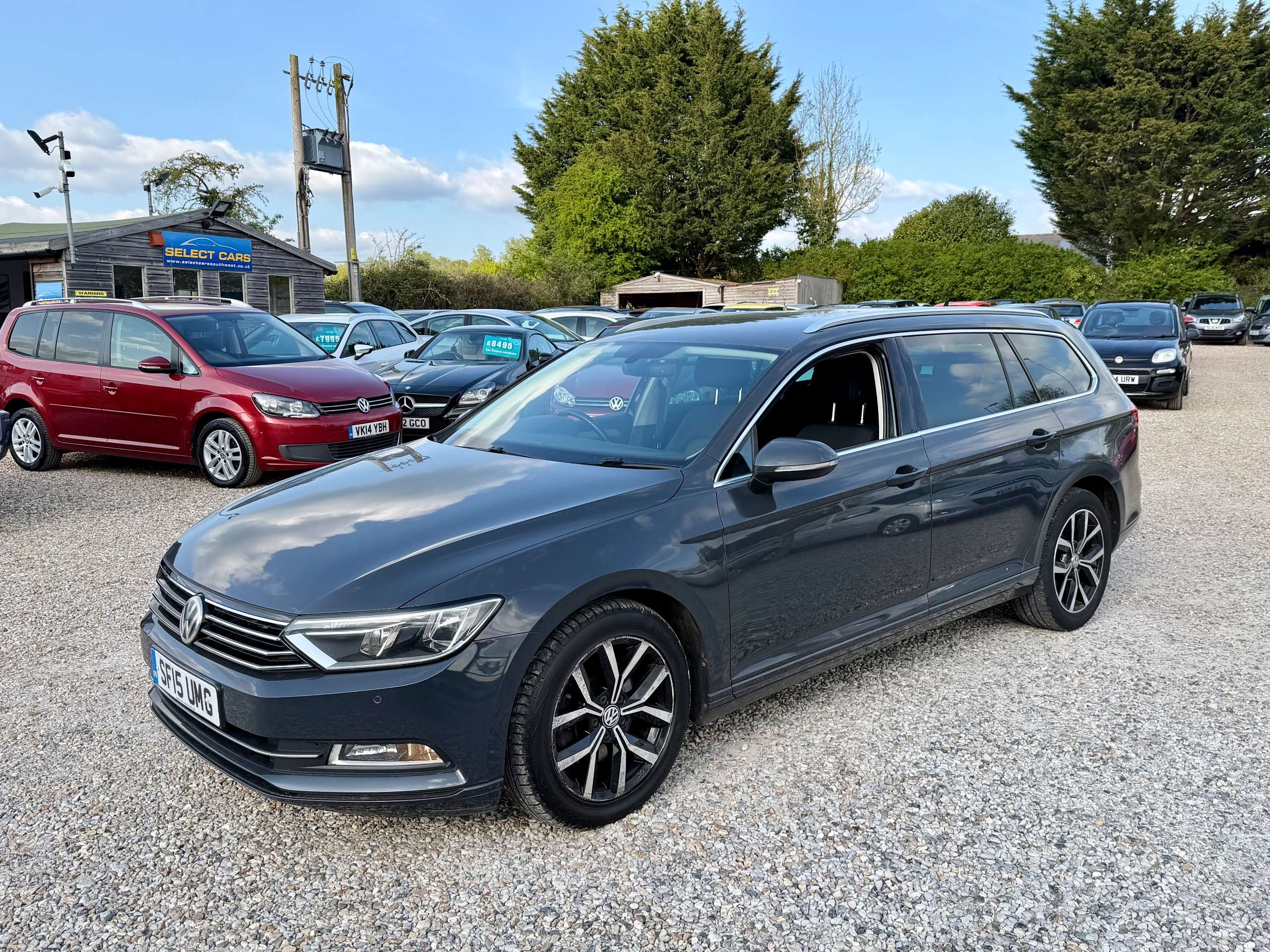 A 2015 VOLKSWAGEN PASSAT 2.0 TDI BlueMotion Tech SE Business Estate 5dr Diesel DSG Euro 6 (s/s) (150 ps) A 2015 VOLKSWAGEN PASSAT 2.0 TDI BlueMotion Tech SE Business Estate 5dr Diesel DSG Euro 6 (s/s) (150 ps)