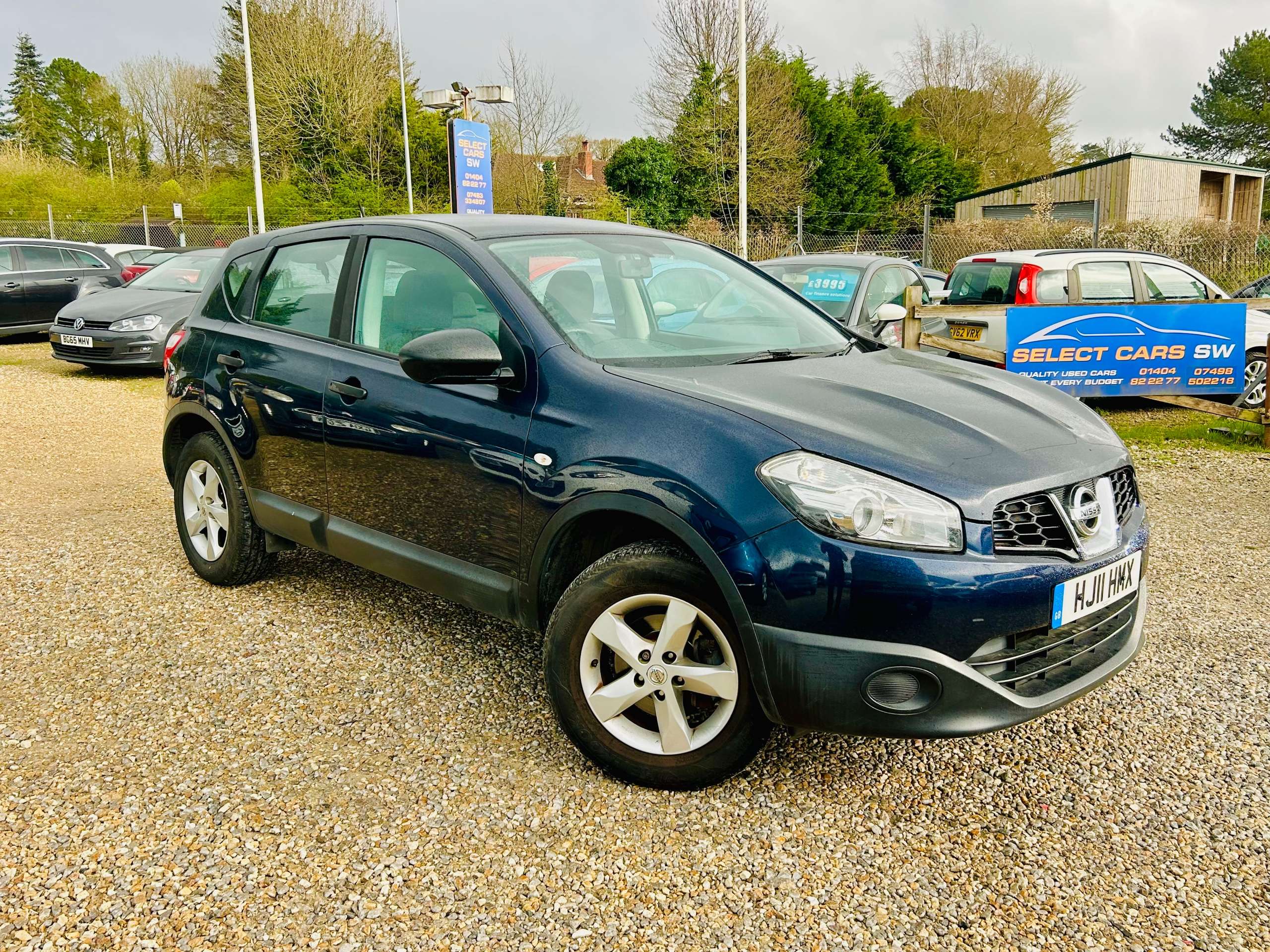 A 2011 NISSAN QASHQAI 1.6 Visia SUV 5dr Petrol Manual 2WD Euro 5 (s/s) (117 ps) A 2011 NISSAN QASHQAI 1.6 Visia SUV 5dr Petrol Manual 2WD Euro 5 (s/s) (117 ps)