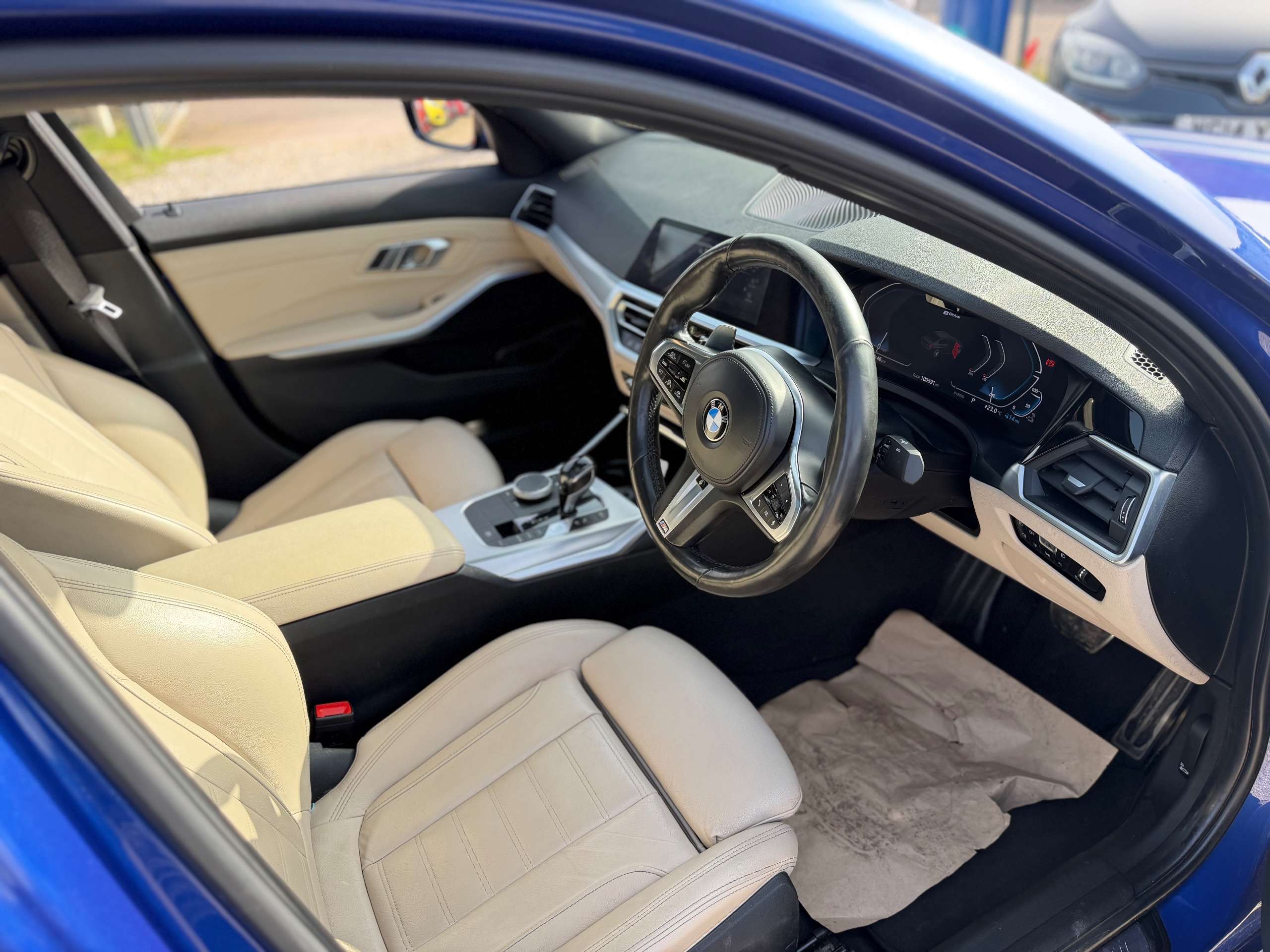 A 2019 BMW 3 SERIES 2.0 330e 12kWh M Sport Saloon 4dr Petrol Plug-in Hybrid Auto Euro 6 (s/s) (292 ps) A 2019 BMW 3 SERIES 2.0 330e 12kWh M Sport Saloon 4dr Petrol Plug-in Hybrid Auto Euro 6 (s/s) (292 ps)