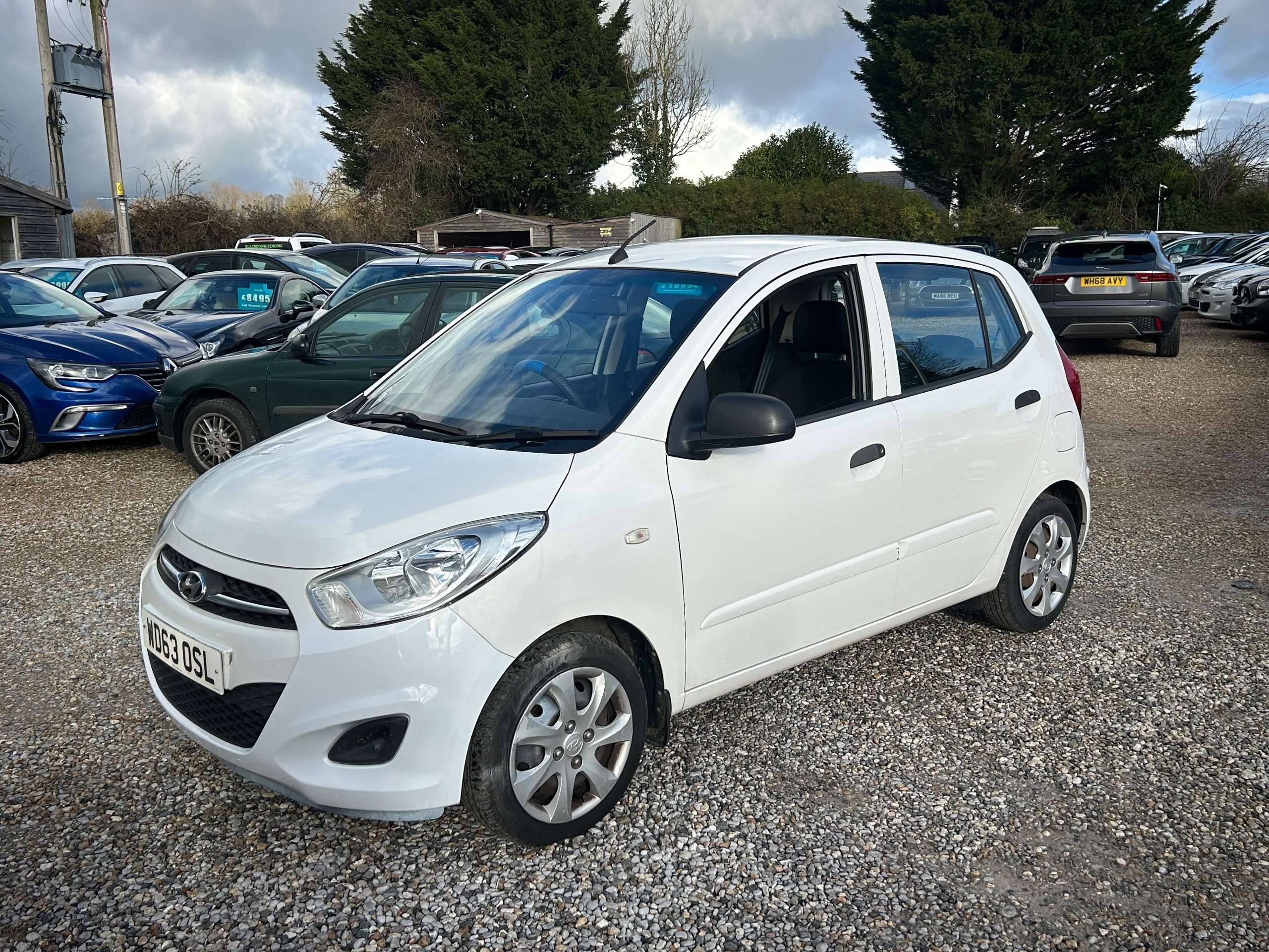 A 2013 HYUNDAI I10 1.2 Classic Hatchback 5dr Petrol Manual Euro 5 (85 bhp) A 2013 HYUNDAI I10 1.2 Classic Hatchback 5dr Petrol Manual Euro 5 (85 bhp)