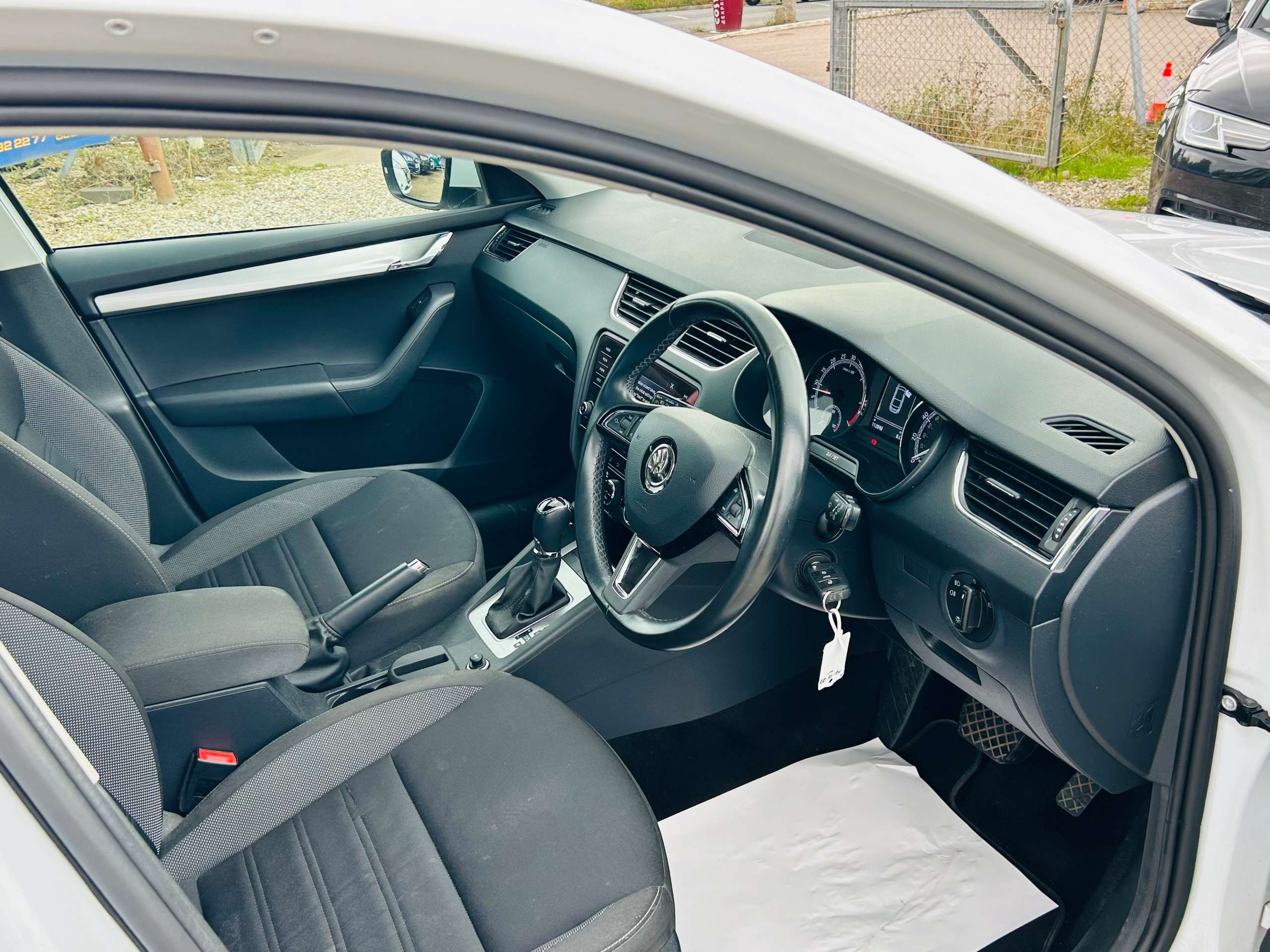 A 2019 SKODA OCTAVIA 1.6 TDI SCR SE Drive Hatchback 5dr Diesel DSG Euro 6 (s/s) (115 ps) A 2019 SKODA OCTAVIA 1.6 TDI SCR SE Drive Hatchback 5dr Diesel DSG Euro 6 (s/s) (115 ps)