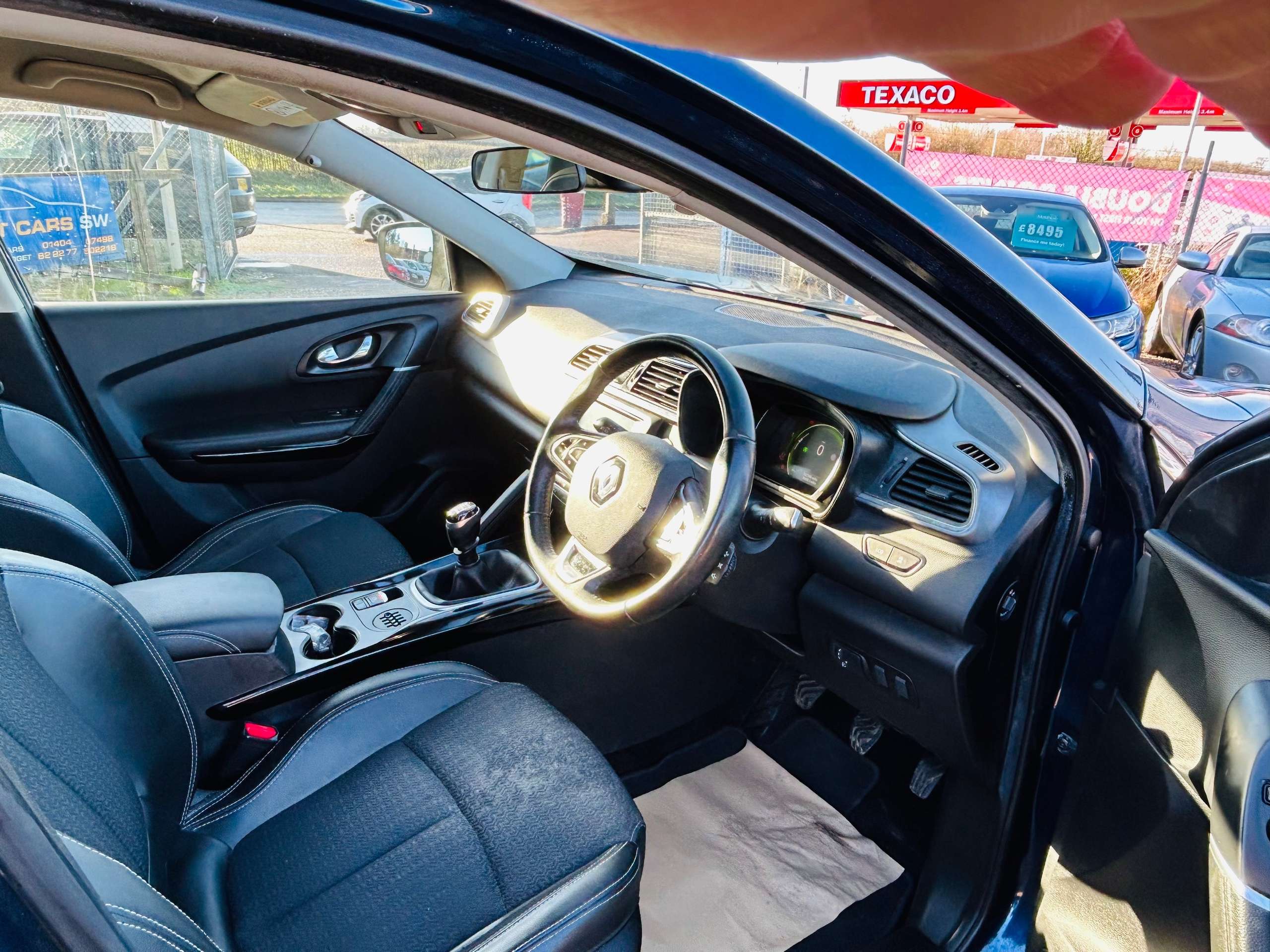 A 2016 RENAULT KADJAR 1.5 dCi Dynamique S Nav SUV 5dr Diesel Manual Euro 6 (s/s) (110 ps) A 2016 RENAULT KADJAR 1.5 dCi Dynamique S Nav SUV 5dr Diesel Manual Euro 6 (s/s) (110 ps)