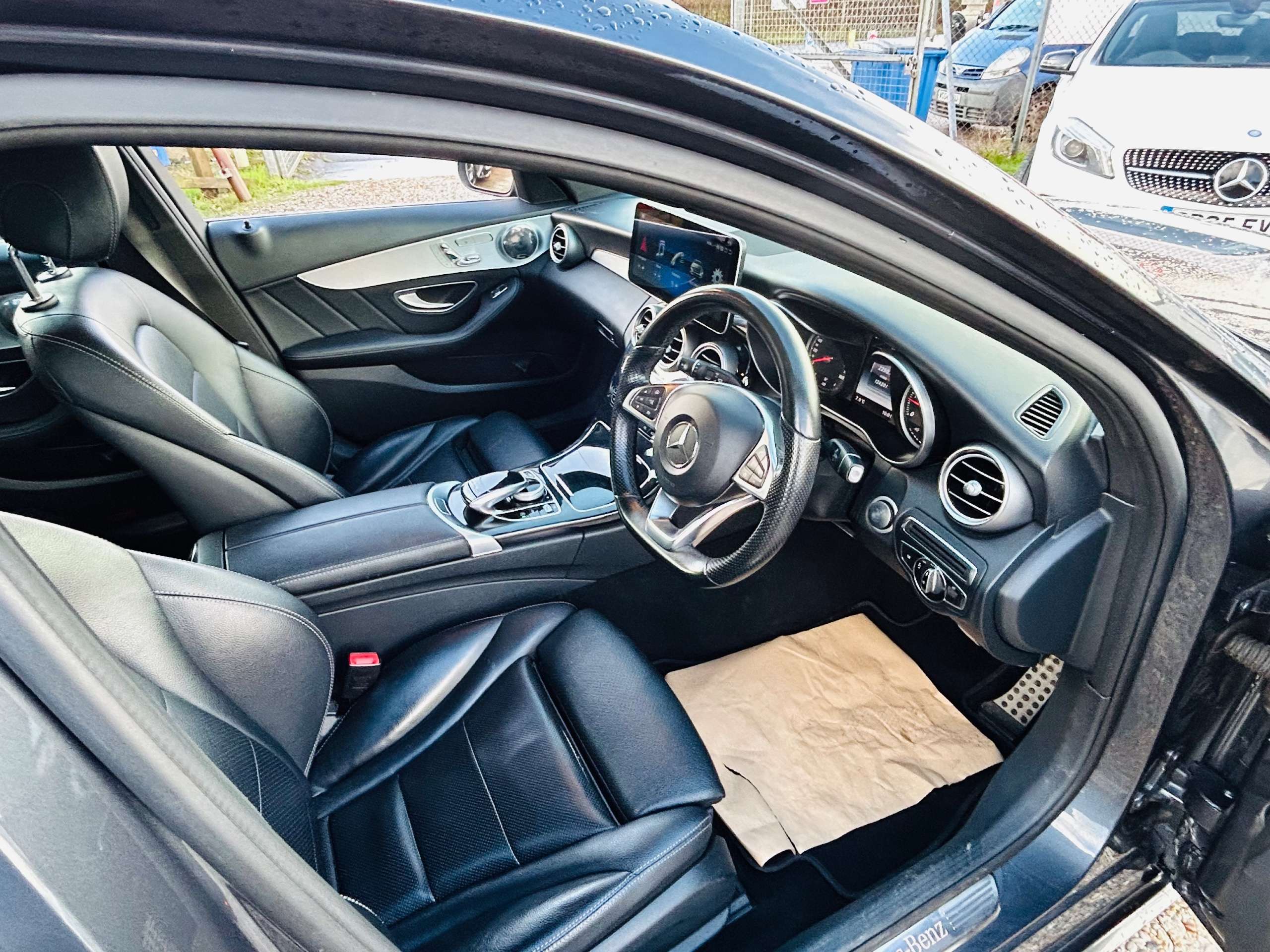 A 2014 MERCEDES-BENZ C CLASS 2.1 C250 BlueTEC AMG Line Estate 5dr Diesel G-Tronic+ Euro 6 (s/s) (204 ps) A 2014 MERCEDES-BENZ C CLASS 2.1 C250 BlueTEC AMG Line Estate 5dr Diesel G-Tronic+ Euro 6 (s/s) (204 ps)