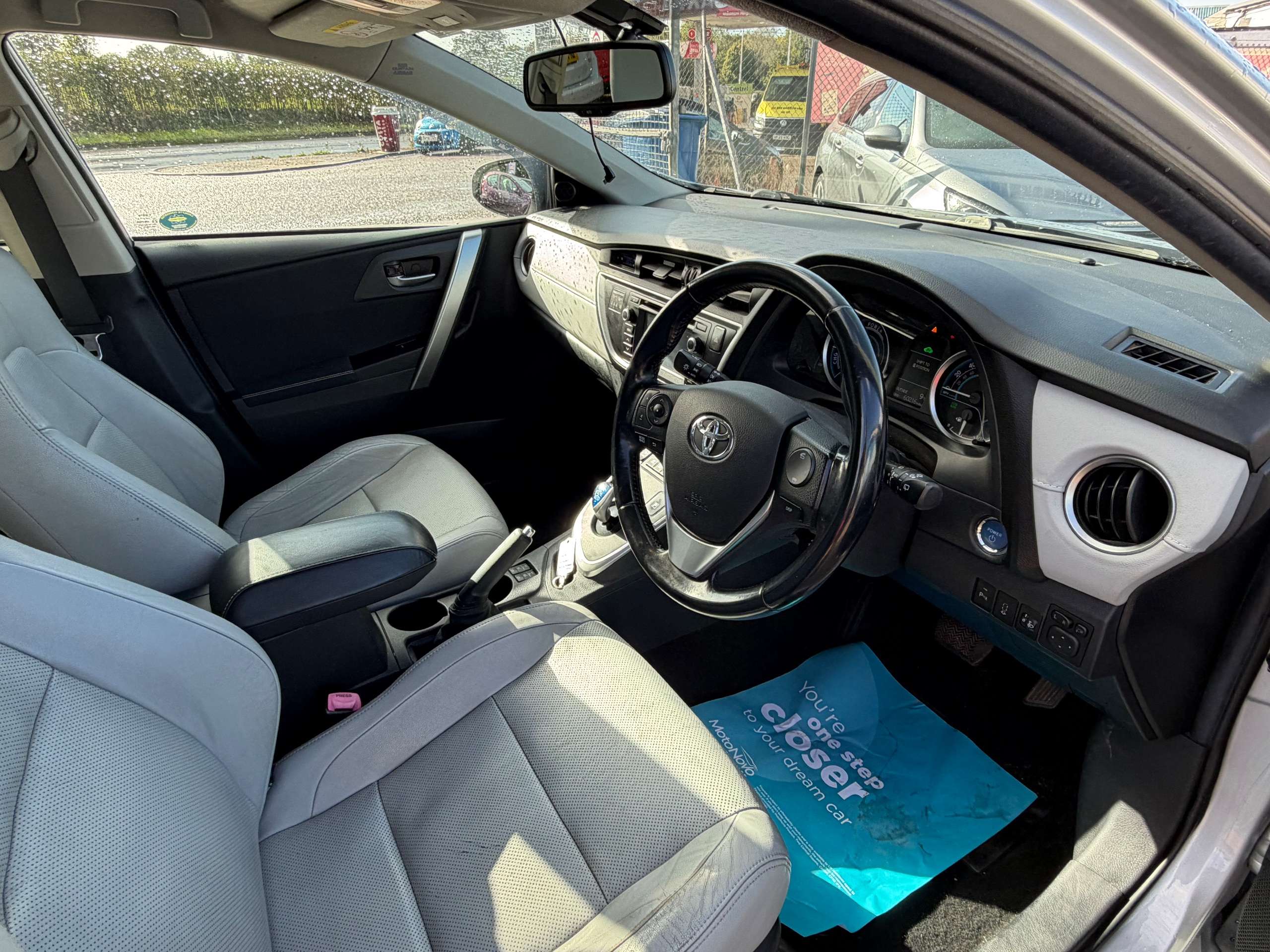A 2013 TOYOTA AURIS 1.8 VVT-h Excel Touring Sports 5dr Petrol Hybrid CVT Euro 5 (s/s) (136 ps) A 2013 TOYOTA AURIS 1.8 VVT-h Excel Touring Sports 5dr Petrol Hybrid CVT Euro 5 (s/s) (136 ps)