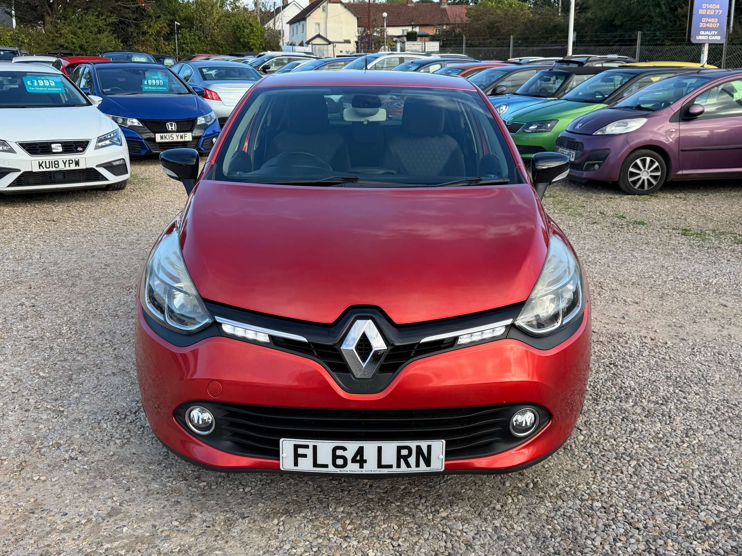 A 2014 RENAULT CLIO 0.9 TCe Dynamique S MediaNav Hatchback 5dr Petrol Manual Euro 5 (s/s) (90 ps) A 2014 RENAULT CLIO 0.9 TCe Dynamique S MediaNav Hatchback 5dr Petrol Manual Euro 5 (s/s) (90 ps)