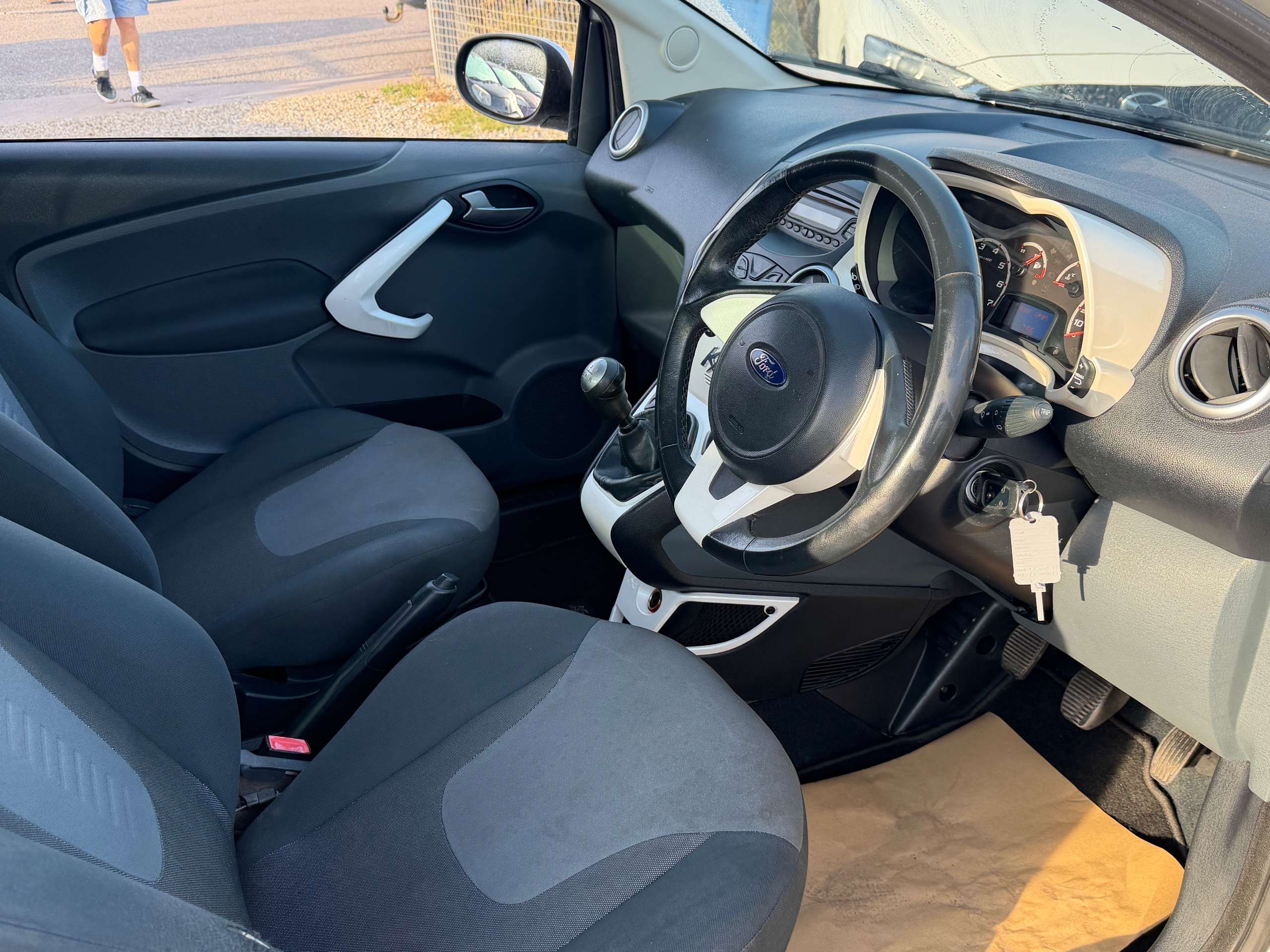 A 2011 FORD KA 1.2 Titanium Hatchback 3dr Petrol Manual Euro 5 (69 ps) A 2011 FORD KA 1.2 Titanium Hatchback 3dr Petrol Manual Euro 5 (69 ps)