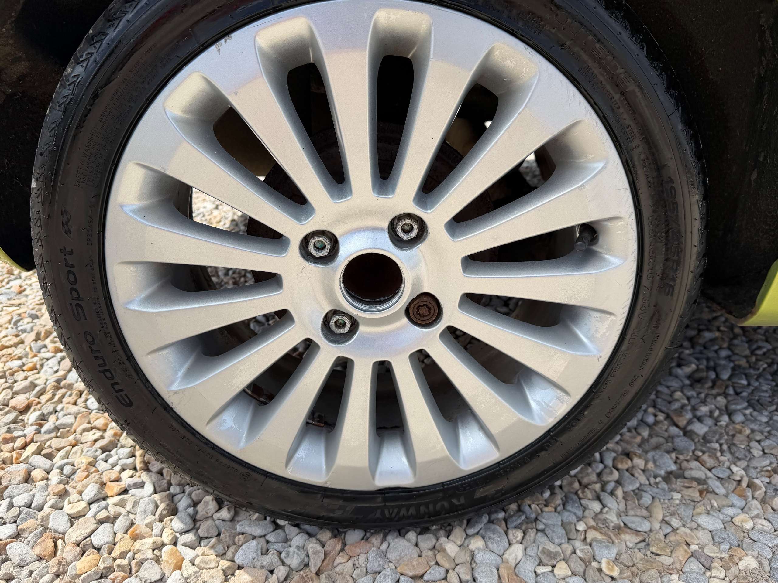 A 2009 FORD FIESTA TITANIUM A 2009 FORD FIESTA TITANIUM