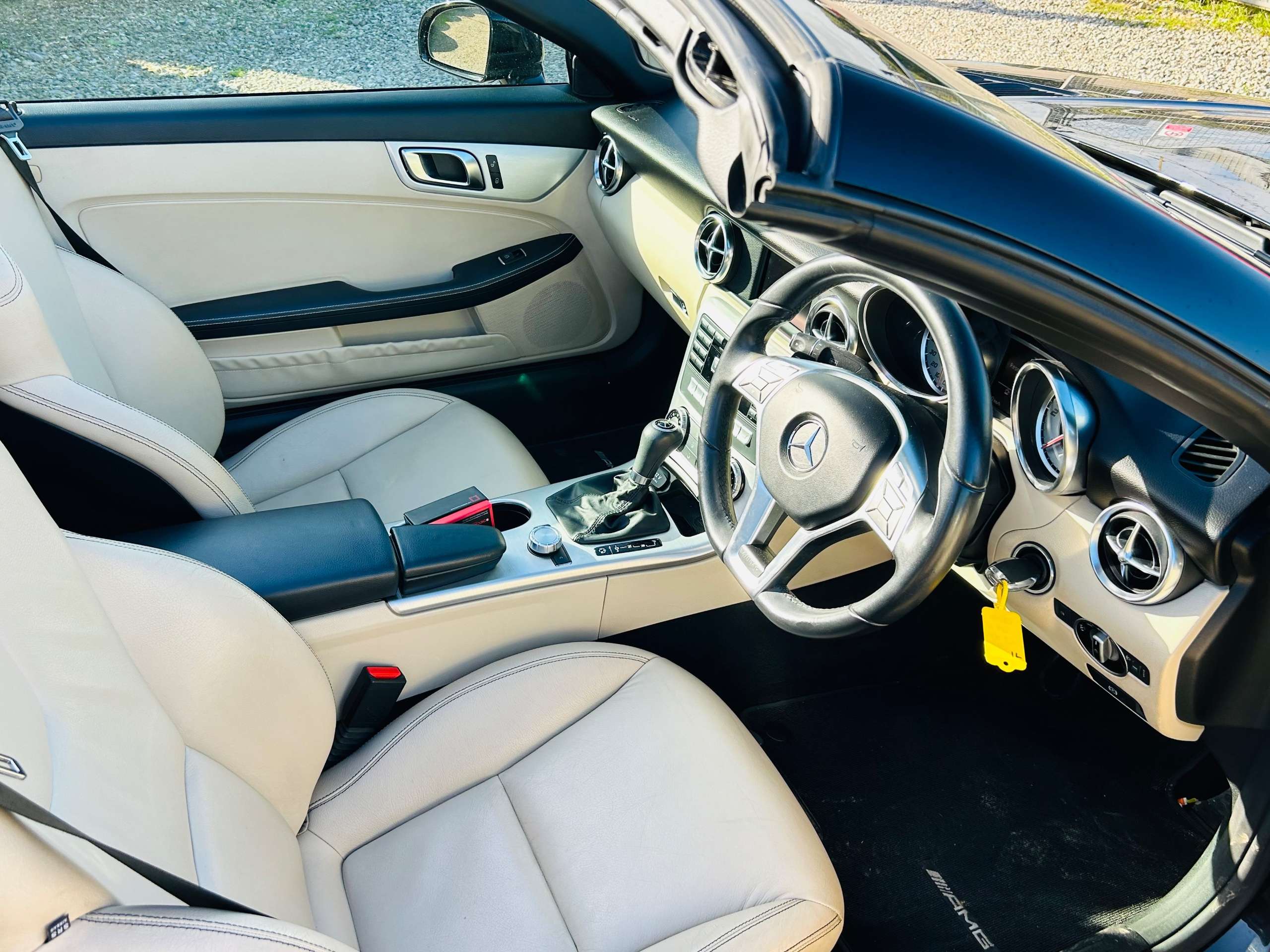 A 2012 MERCEDES-BENZ SLK 2.1 SLK250 CDI BlueEfficiency AMG Sport Convertible 2dr Diesel G-Tronic+ Euro 5 (s/s) (204 ps) A 2012 MERCEDES-BENZ SLK 2.1 SLK250 CDI BlueEfficiency AMG Sport Convertible 2dr Diesel G-Tronic+ Euro 5 (s/s) (204 ps)