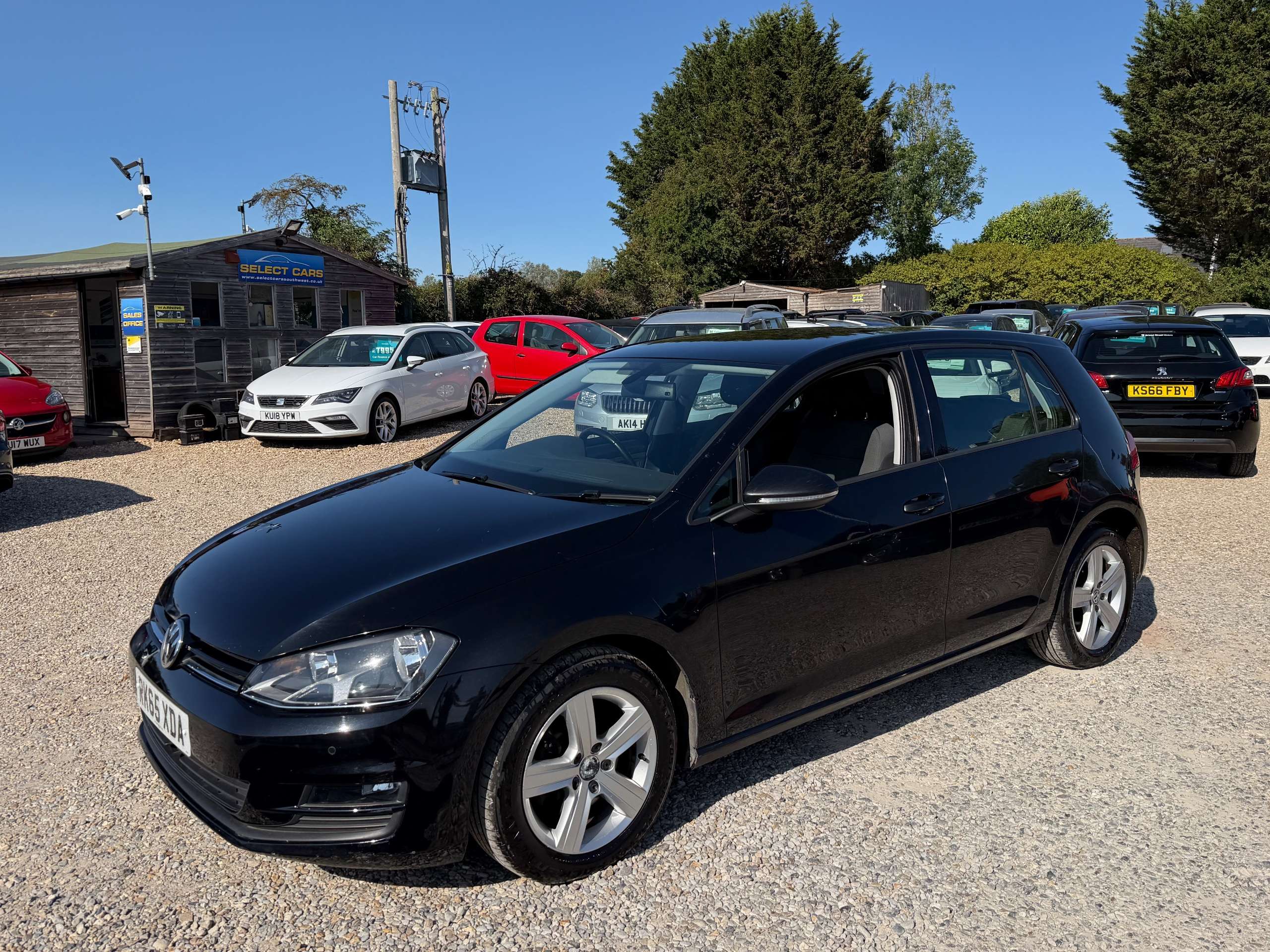 A 2015 VOLKSWAGEN GOLF 1.4 TSI BlueMotion Tech Match Hatchback 5dr Petrol Manual Euro 5 (s/s) (122 ps) A 2015 VOLKSWAGEN GOLF 1.4 TSI BlueMotion Tech Match Hatchback 5dr Petrol Manual Euro 5 (s/s) (122 ps)