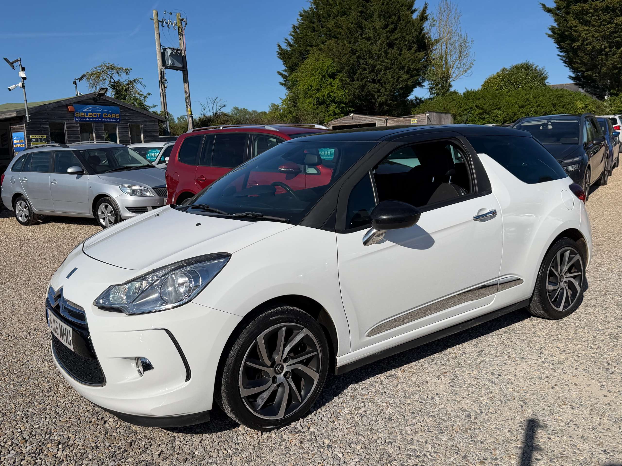 A 2015 CITROEN DS3 1.2 PureTech DStyle Plus Hatchback 3dr Petrol Manual Euro 6 (s/s) (110 ps) A 2015 CITROEN DS3 1.2 PureTech DStyle Plus Hatchback 3dr Petrol Manual Euro 6 (s/s) (110 ps)