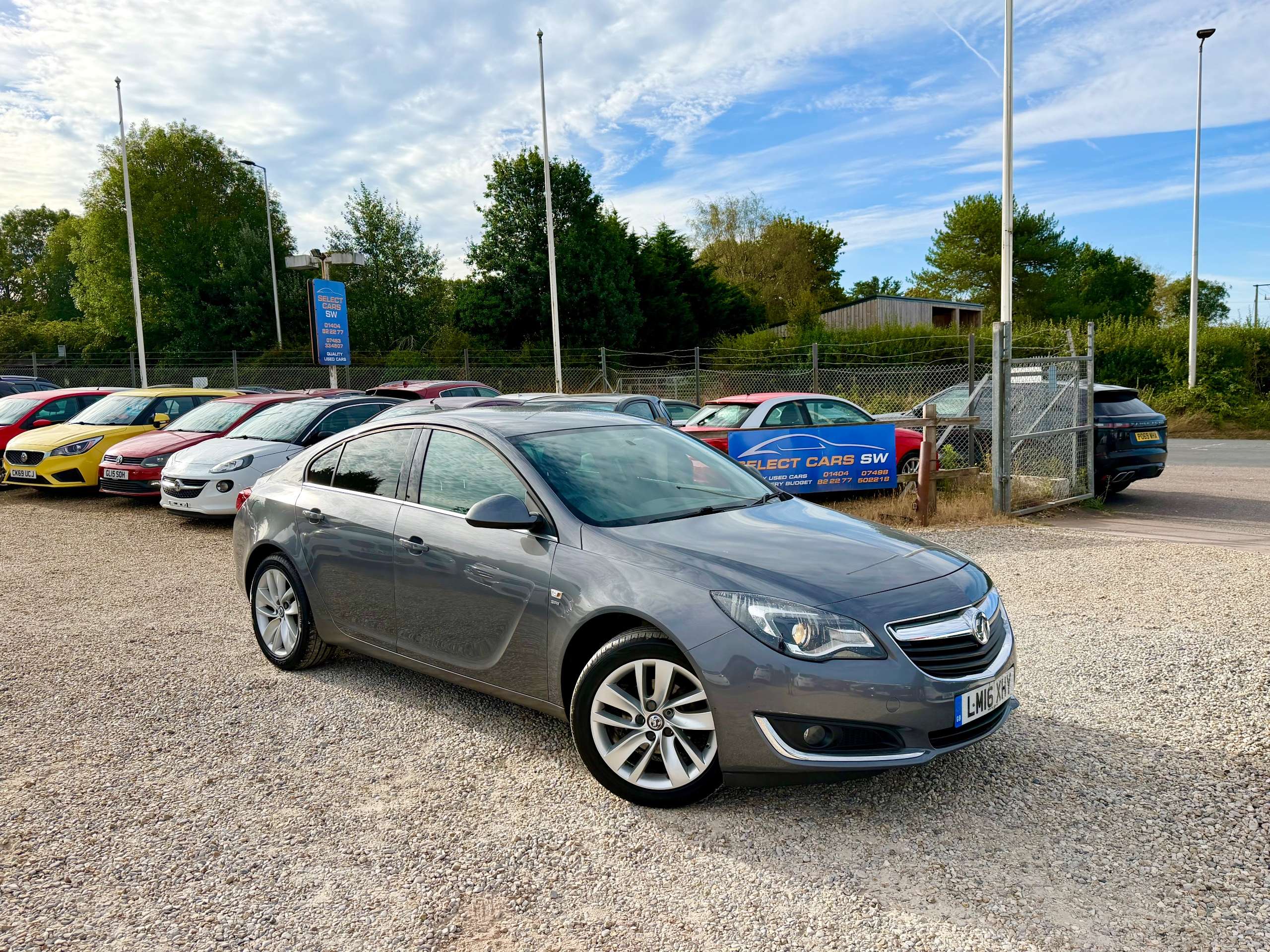 A 2016 VAUXHALL INSIGNIA 1.6 CDTi SRi Nav Hatchback 5dr Diesel Manual Euro 6 (s/s) (136 ps) A 2016 VAUXHALL INSIGNIA 1.6 CDTi SRi Nav Hatchback 5dr Diesel Manual Euro 6 (s/s) (136 ps)